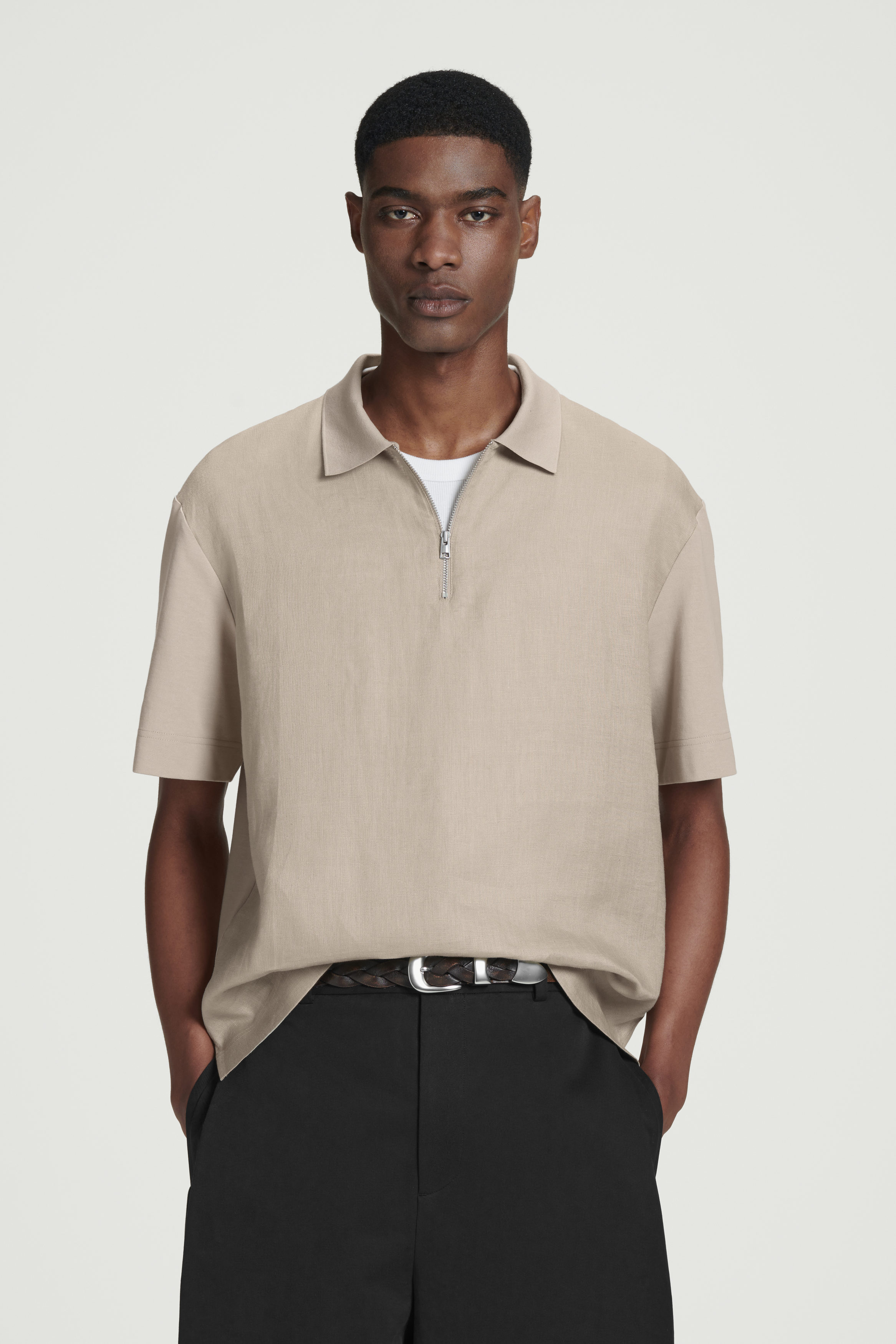 CONTRAST-PANEL LINEN HALF-ZIP POLO SHIRT - MOLE | COS US