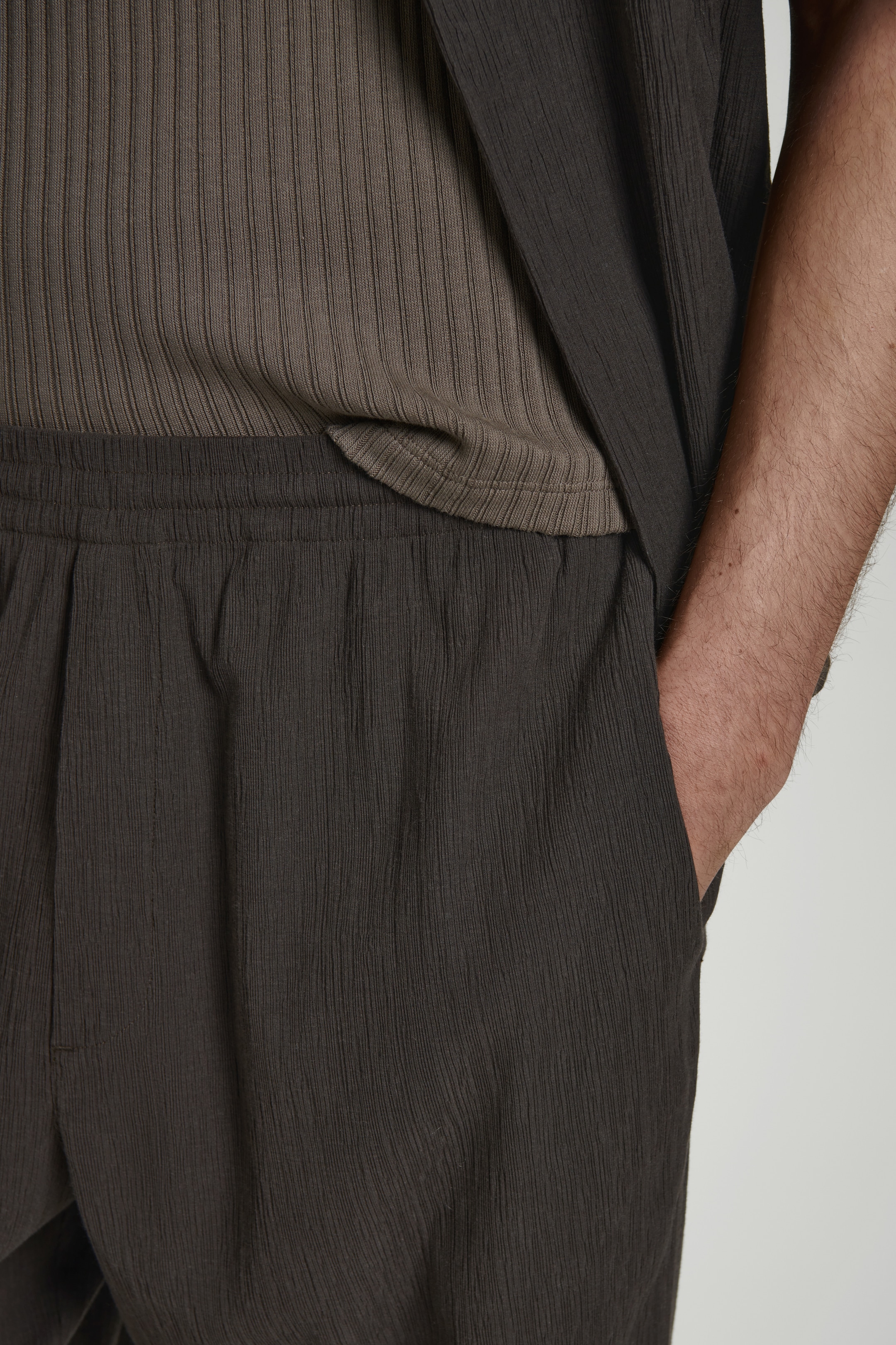 Visualizza immagine più grande: PANTALONI IN COTONE INCRESPATO - MARRONE SCURO - UOMO | H&M IT 5