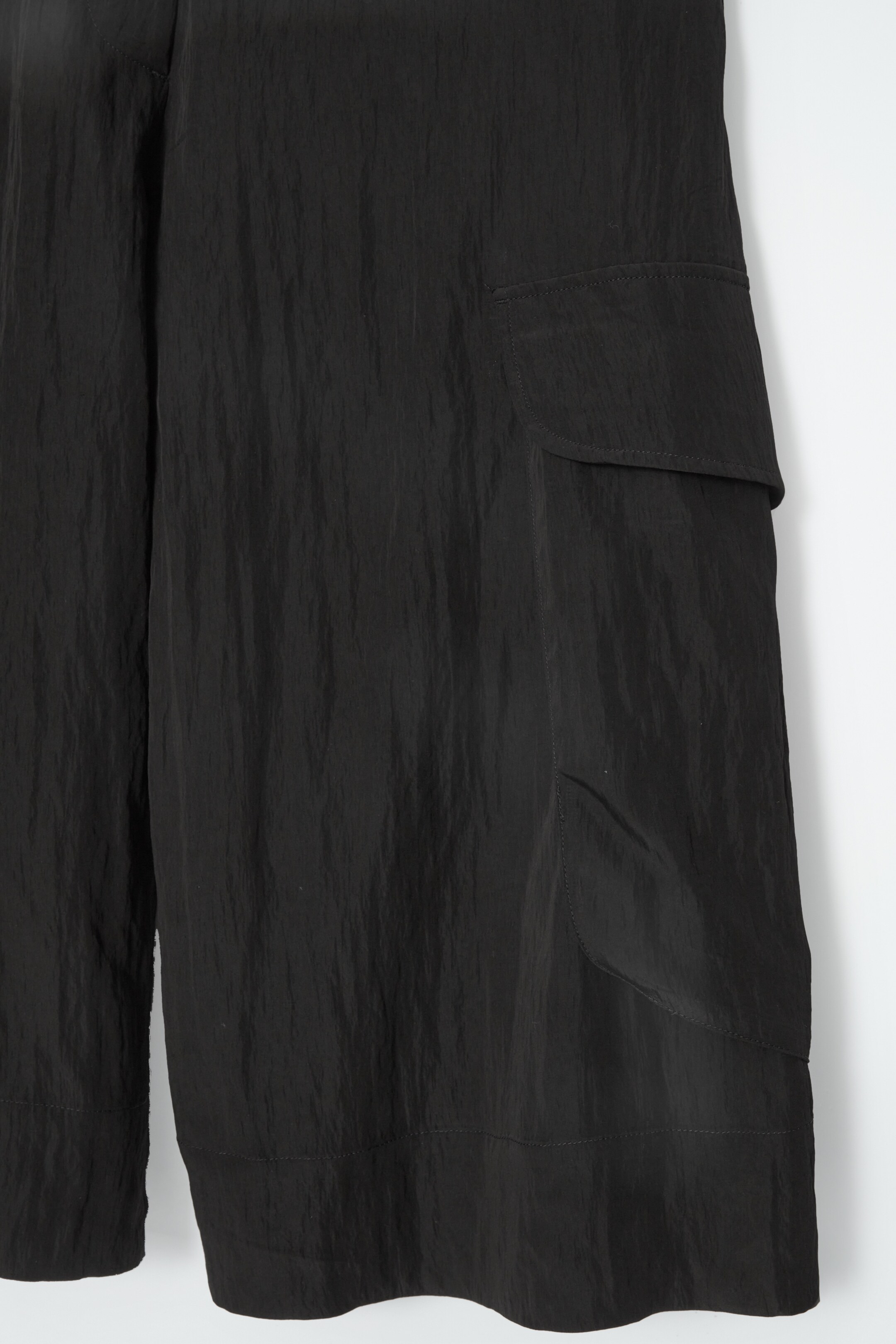 Ingrandisci l'immagine: LONGLINE CARGO SHORTS - BLACK - DONNA | H&M CH 3