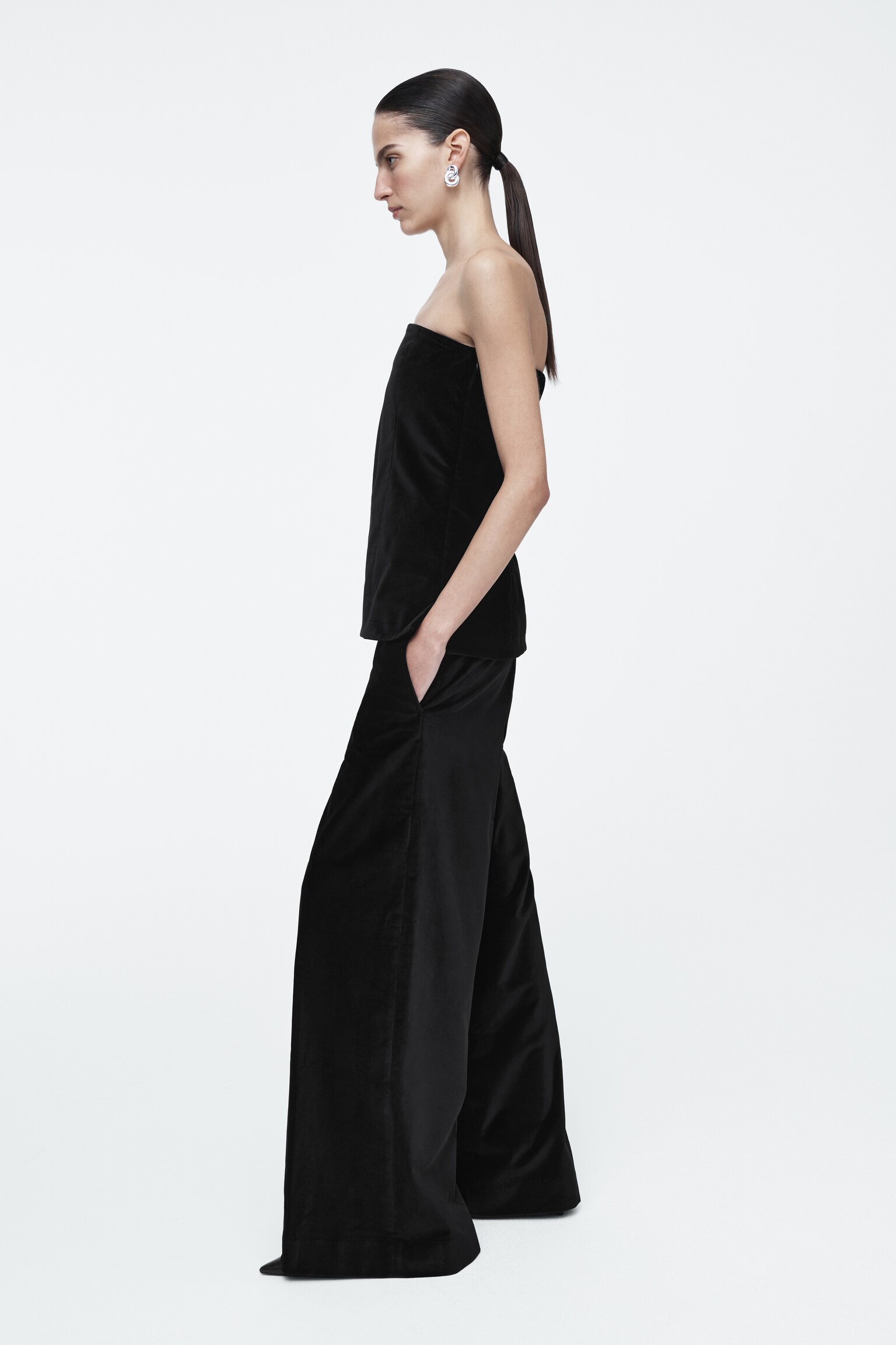 RELAXED VELVET WIDE-LEG TROUSERS - BLACK - 6