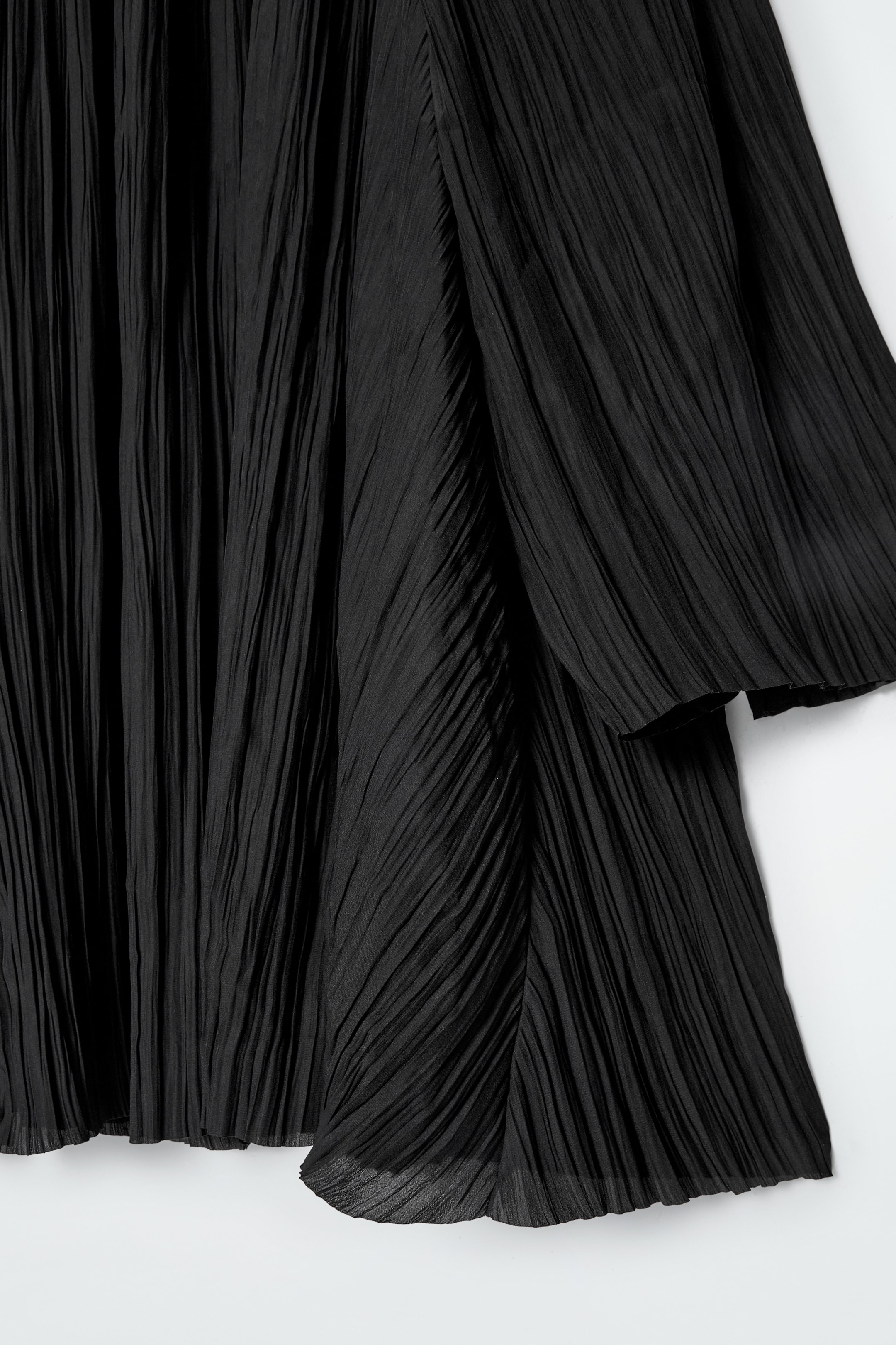 Agrandir l'image: ROBE COURTE PLISSÉE - NOIR - FEMME | H&M CH 7