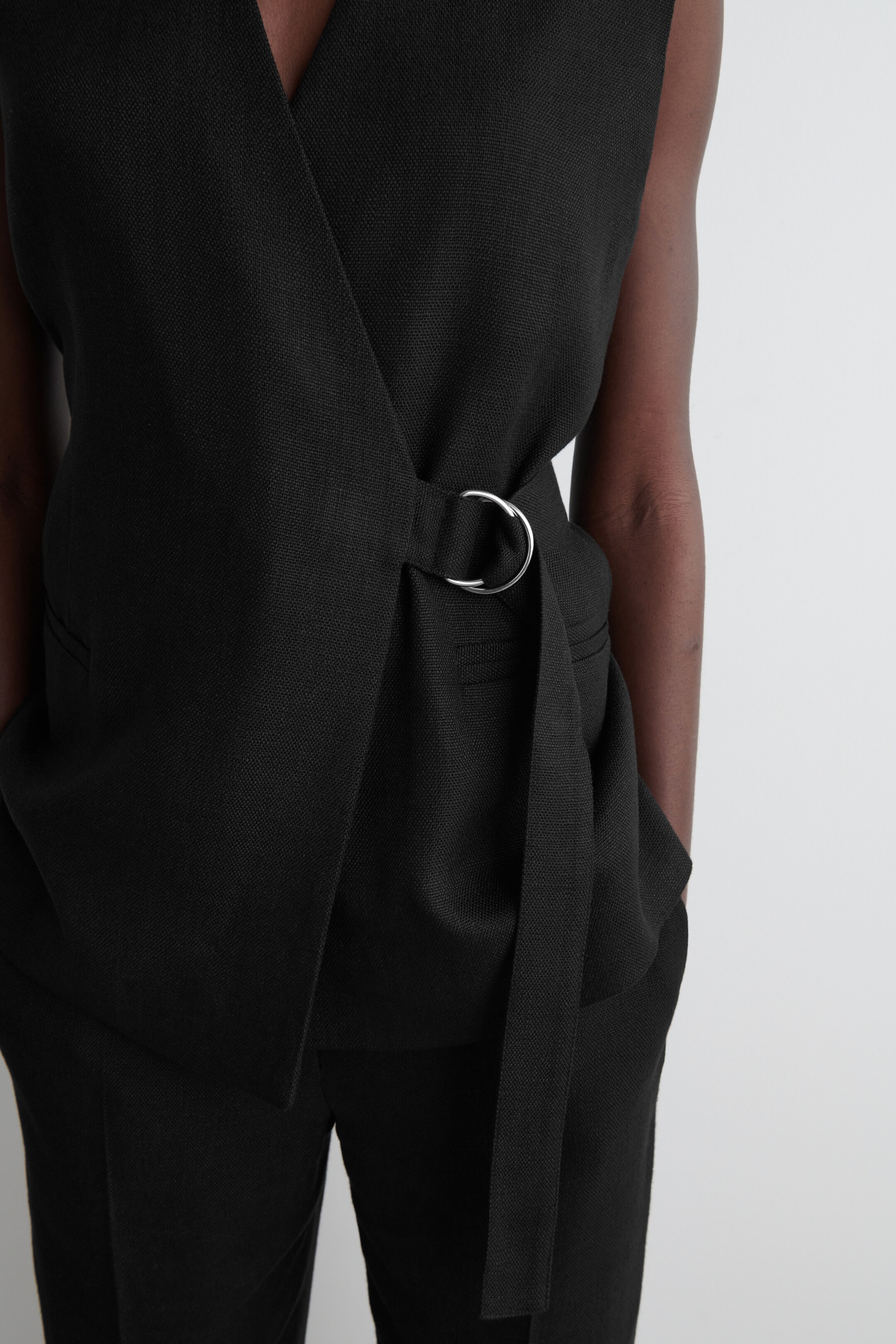 Agrandir l'image: GILET PORTEFEUILLE CEINTURÉ - NOIR - FEMME | H&M BE 5