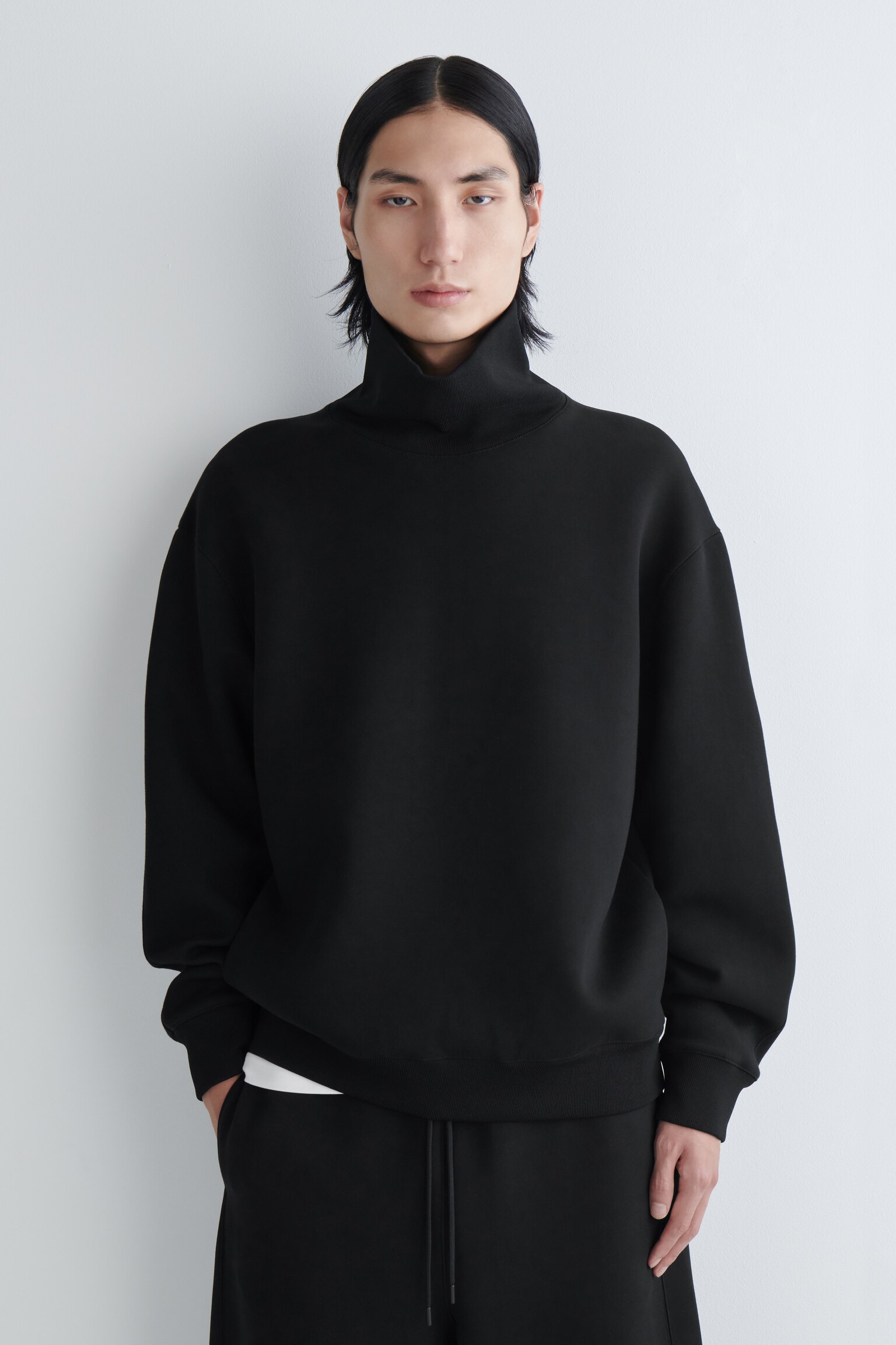 SCUBA FUNNEL-NECK SWEATSHIRT - BLACK