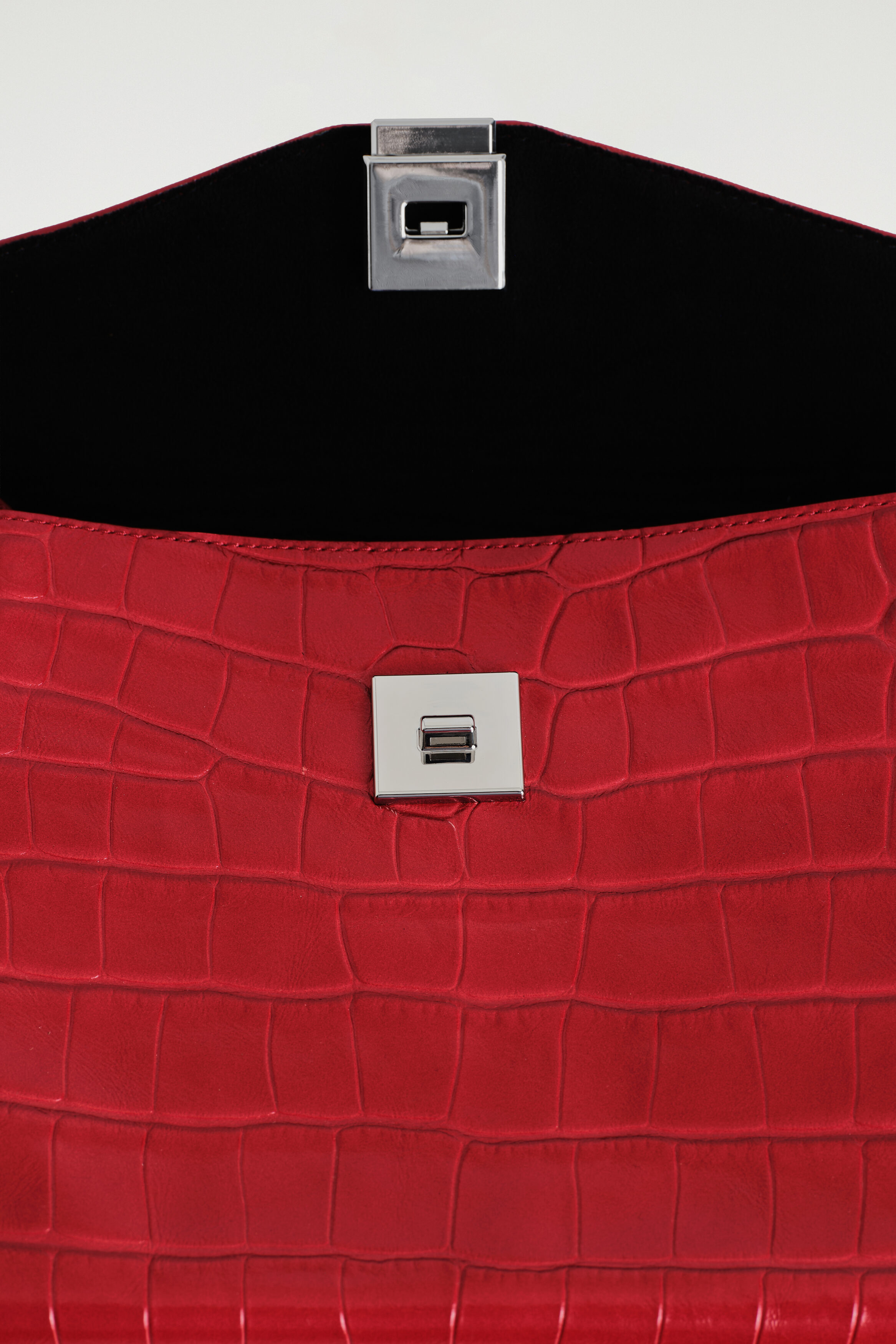 ENVELOPE CLASP POUCH - CROC-EFFECT LEATHER - thumbnail 4
