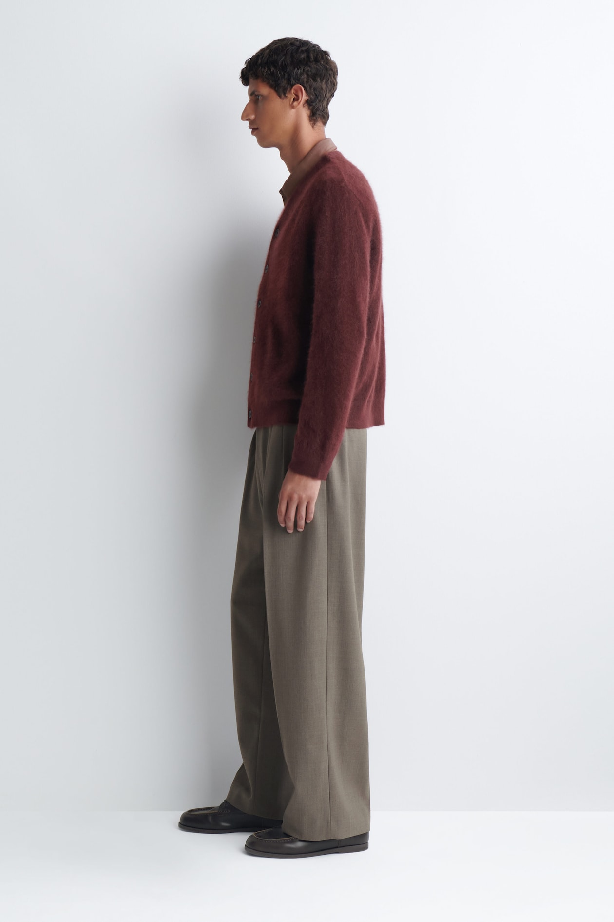 BRUSHED PURE CASHMERE V-NECK CARDIGAN — WINE RED