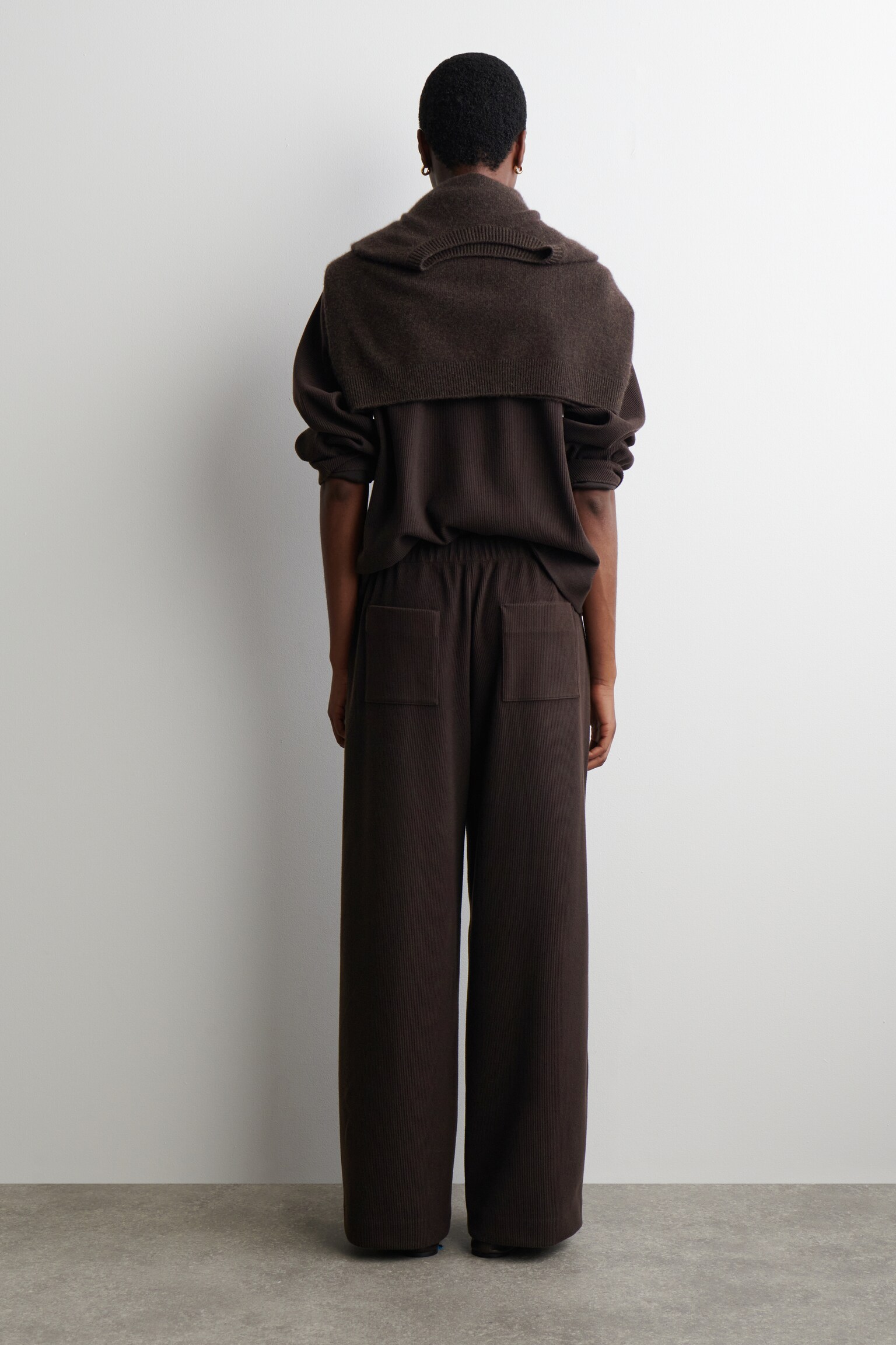 PANTALÓN DE PANA DE PIERNA ANCHA - MARRÓN OSCURO - 6