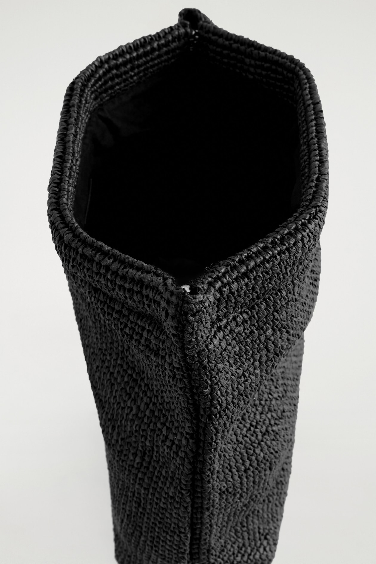 FOLDED CLUTCH BAG - STRAW — BLACK