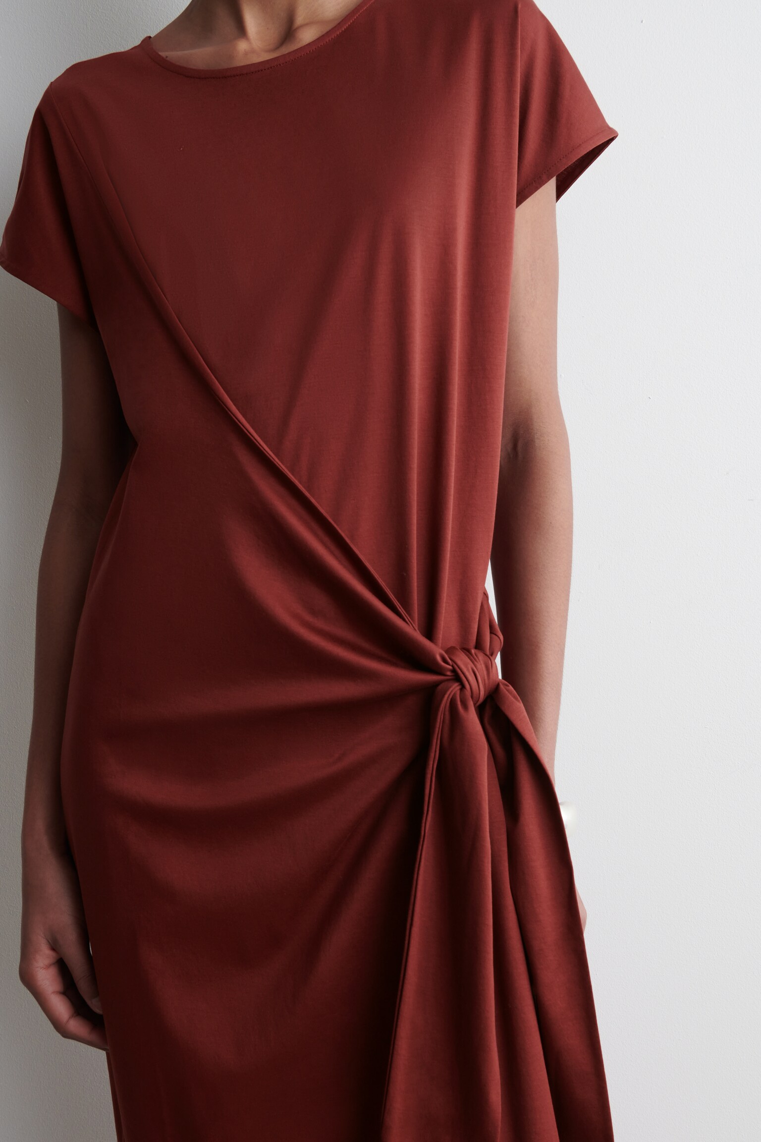 VESTIDO CAMISETA CON FRONTAL CRUZADO - ROJO/GRIS - 6
