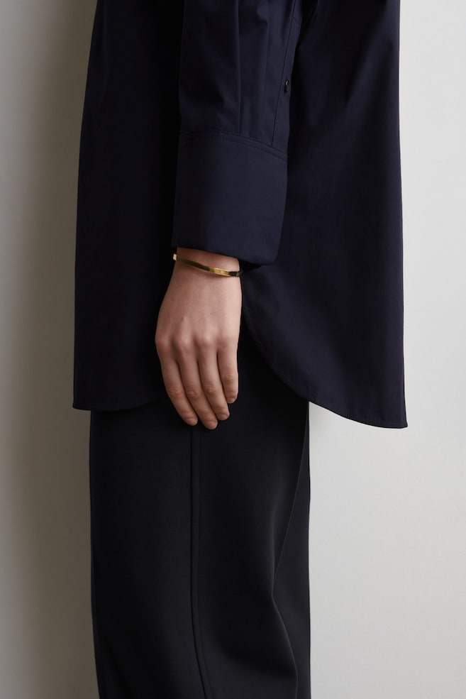 CURVED RECTANGULAR BANGLE — GOLD