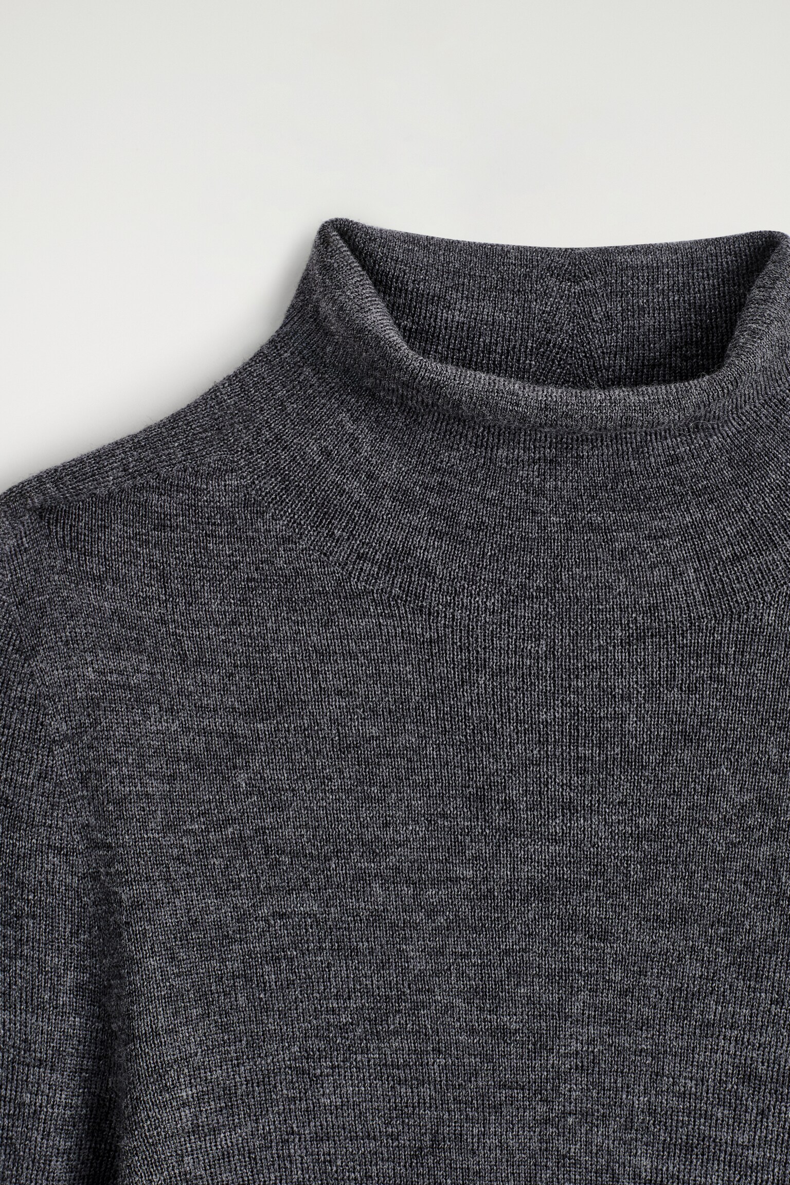 LANGARMSHIRT AUS MERINOWOLLE MIT HOHEM KRAGEN - ANTHRAZITGRAU MELIERT - 7