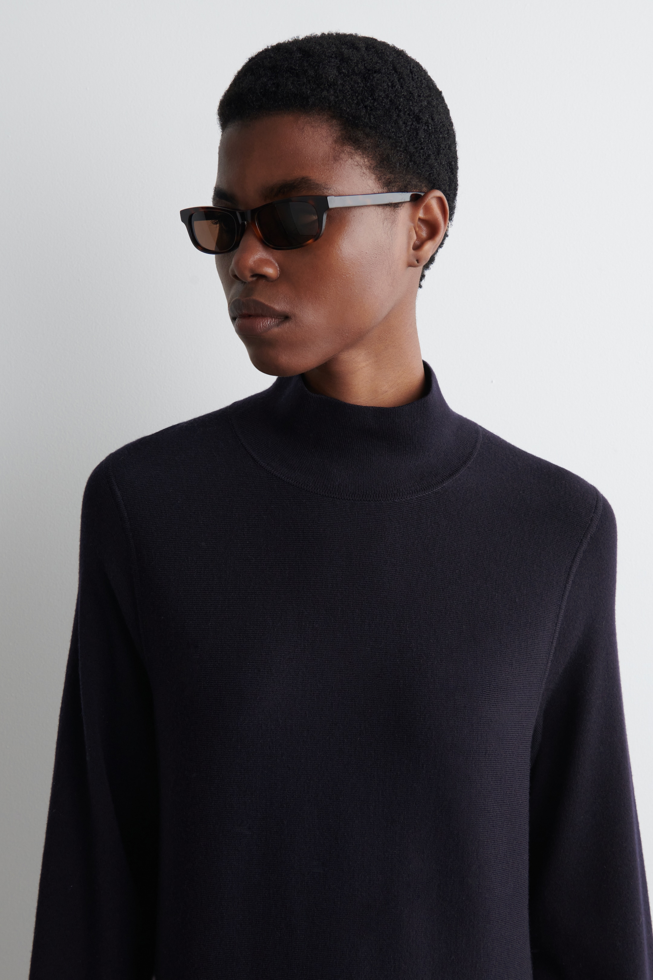 Agrandir l'image: ROBE COURTE ÉVASÉE À COL MONTANT EN LAINE - BLEU MARINE - FEMME | H&M FR 4