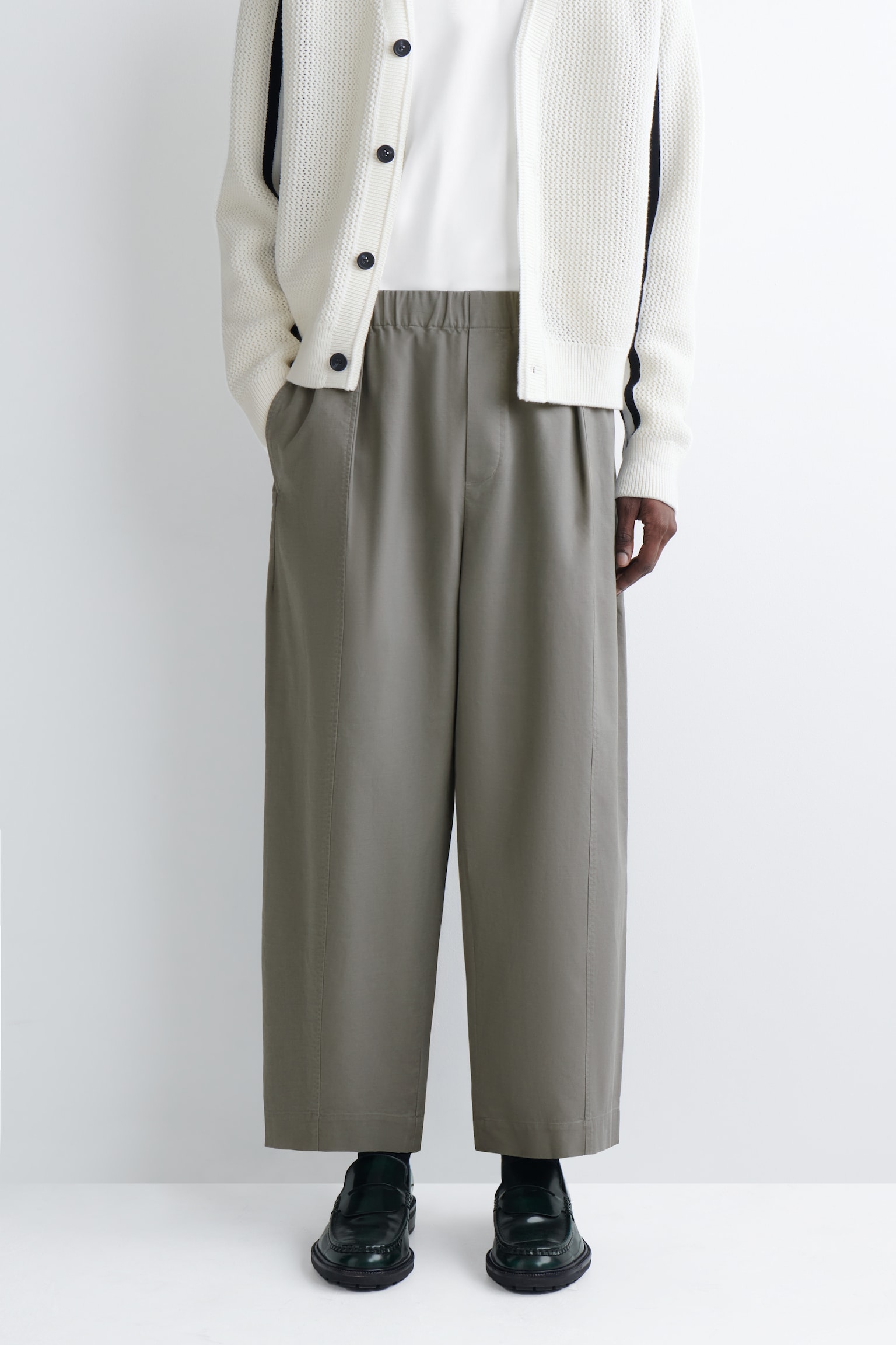 PANTALONI SCURTAȚI CU CROIALĂ BARILĂ DIN BUMBAC - GRI/NEGRU/bej - 5