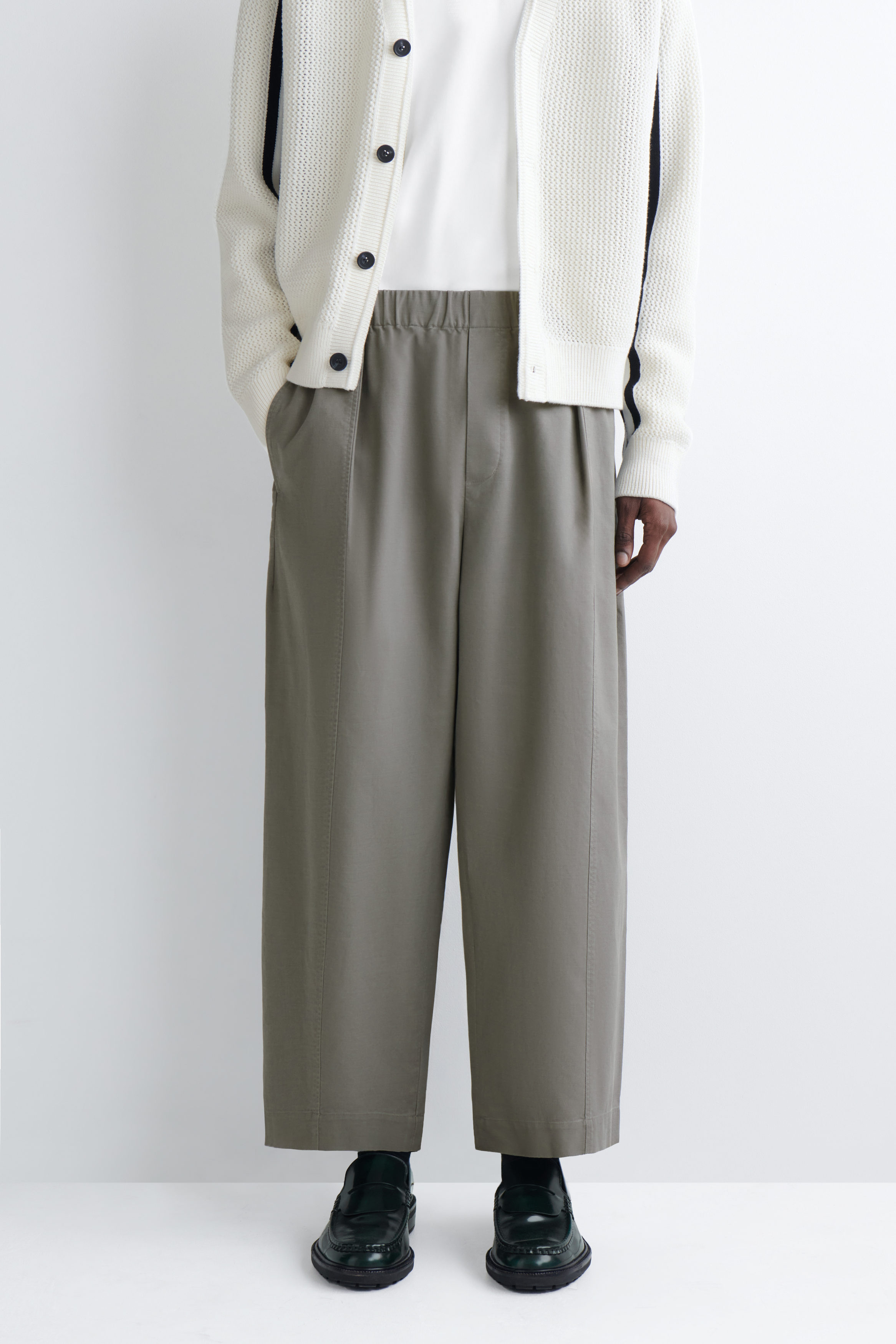 COTTON CROPPED BARREL-LEG PANTS - GRAY | COS US