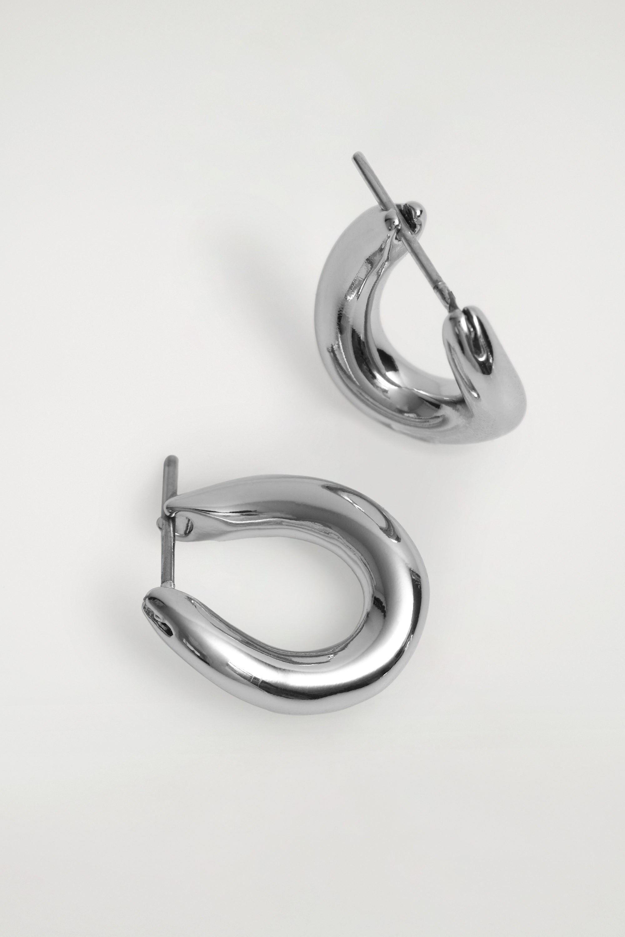 HOOP2002年12冊＋1冊 TWISTED HOOP EARRINGS - SILVER | COS