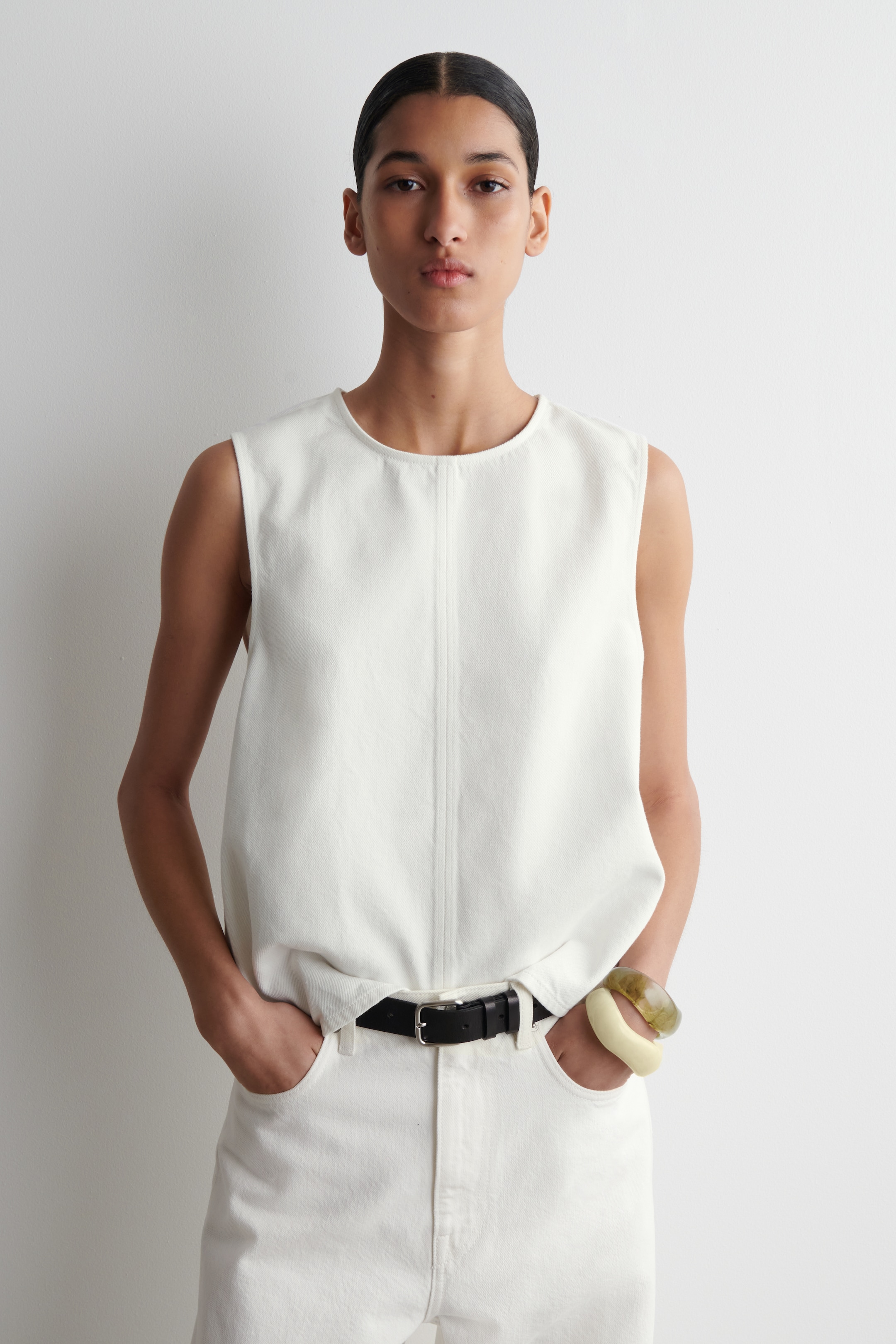 Visualizza immagine più grande: TOP IN DENIM SENZA MANICHE - BIANCO - DONNA | H&M IT 1