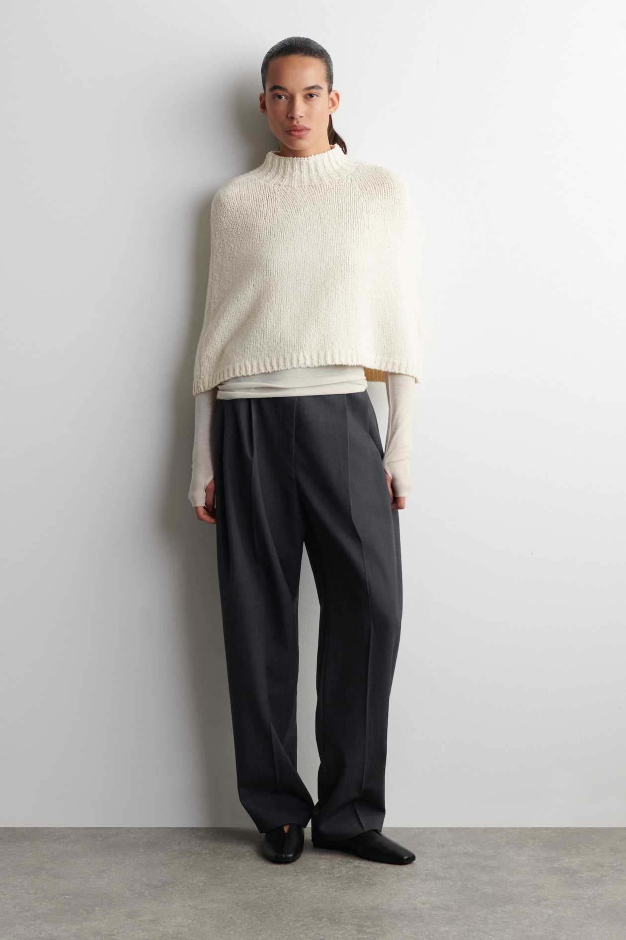 MERINO-CASHMERE CAPE — CREAM