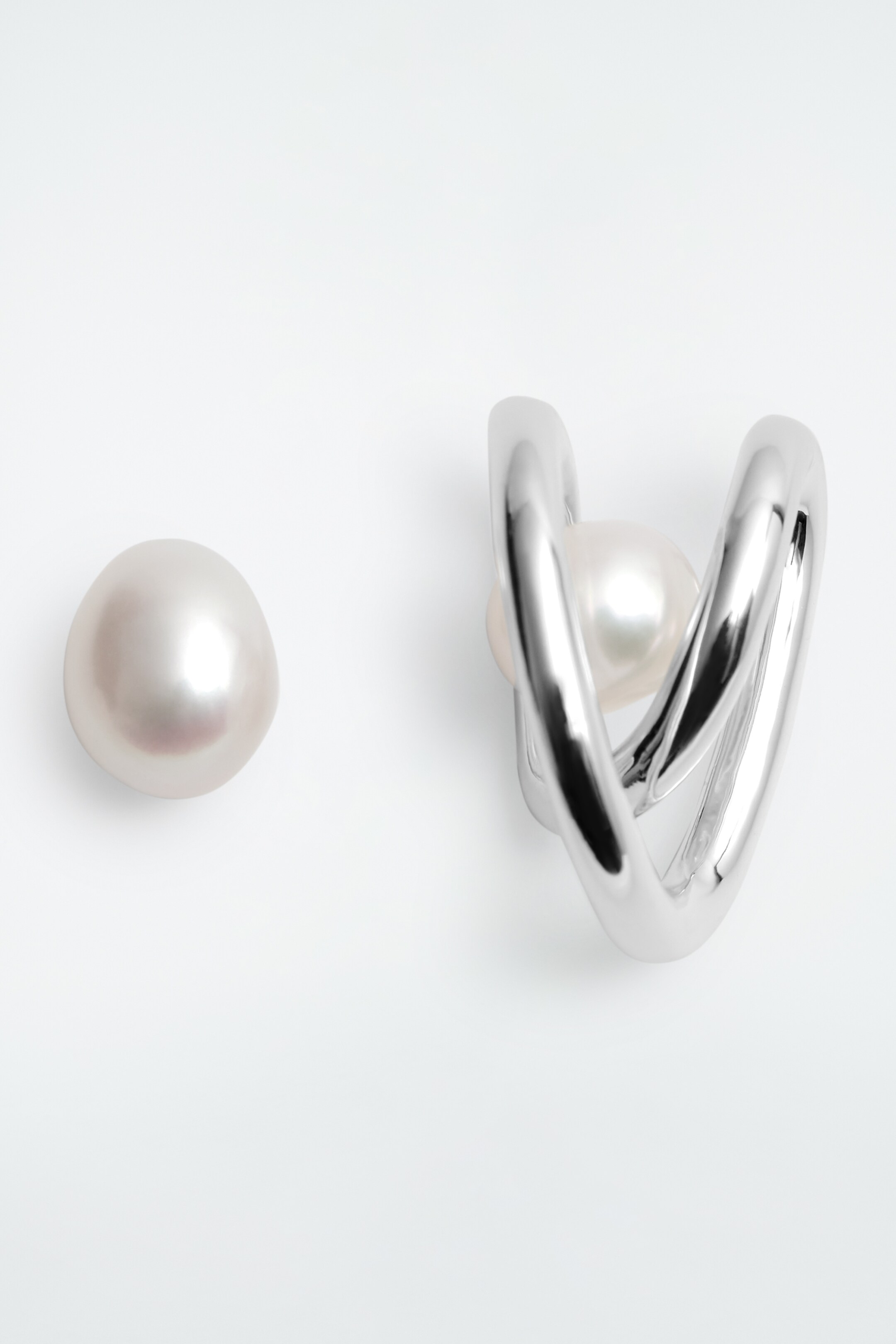 Visualizza immagine più grande: ORECCHINI DI PERLE D'ACQUA DOLCE SPAIATE - ARGENTO - DONNA | H&M IT 4