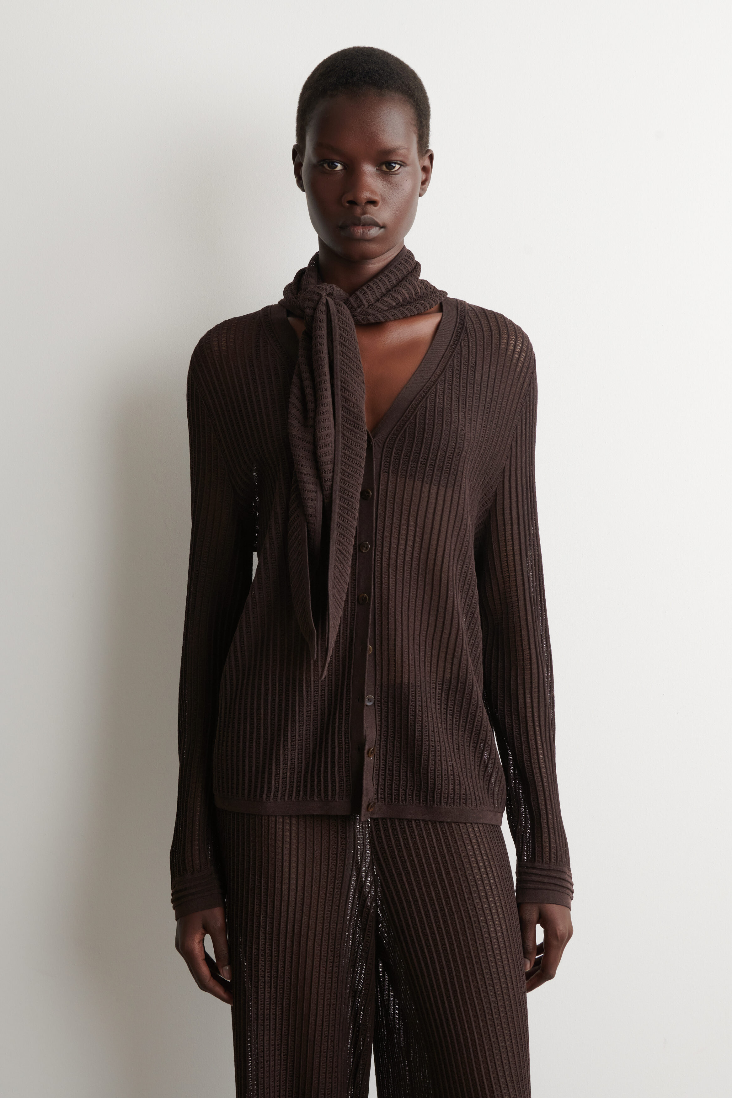 POINTELLE-KNIT TRIANGLE SCARF - BROWN | COS US