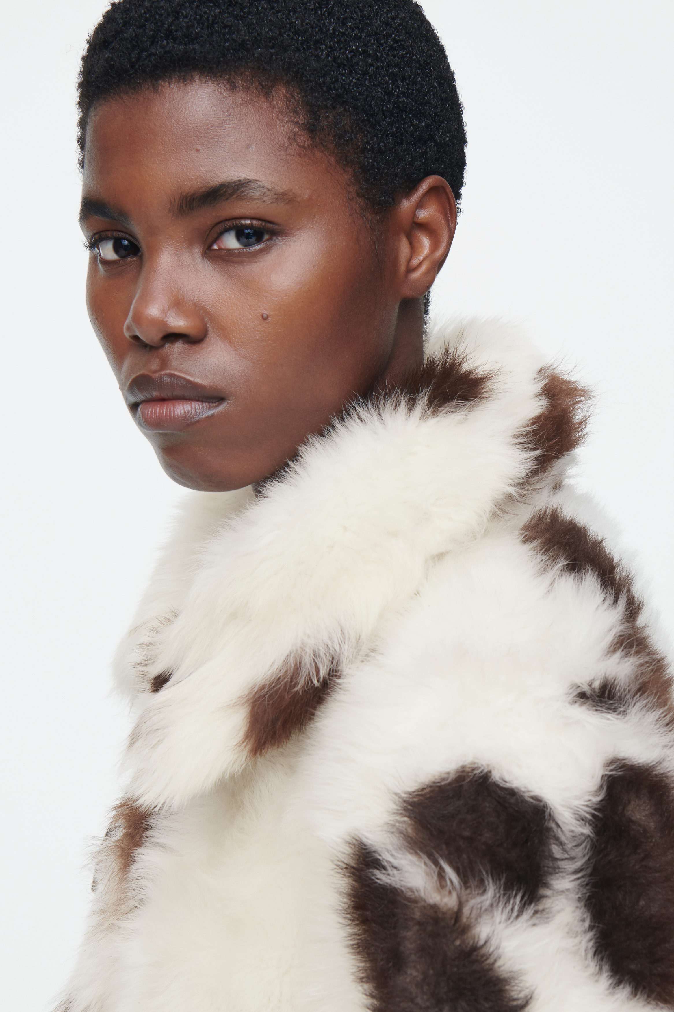 [EENK] / ☆ ZUFFIEA Fluffy Funnel Neck Coat / Beige Designer fashion, Seoul-fully created | W Concept