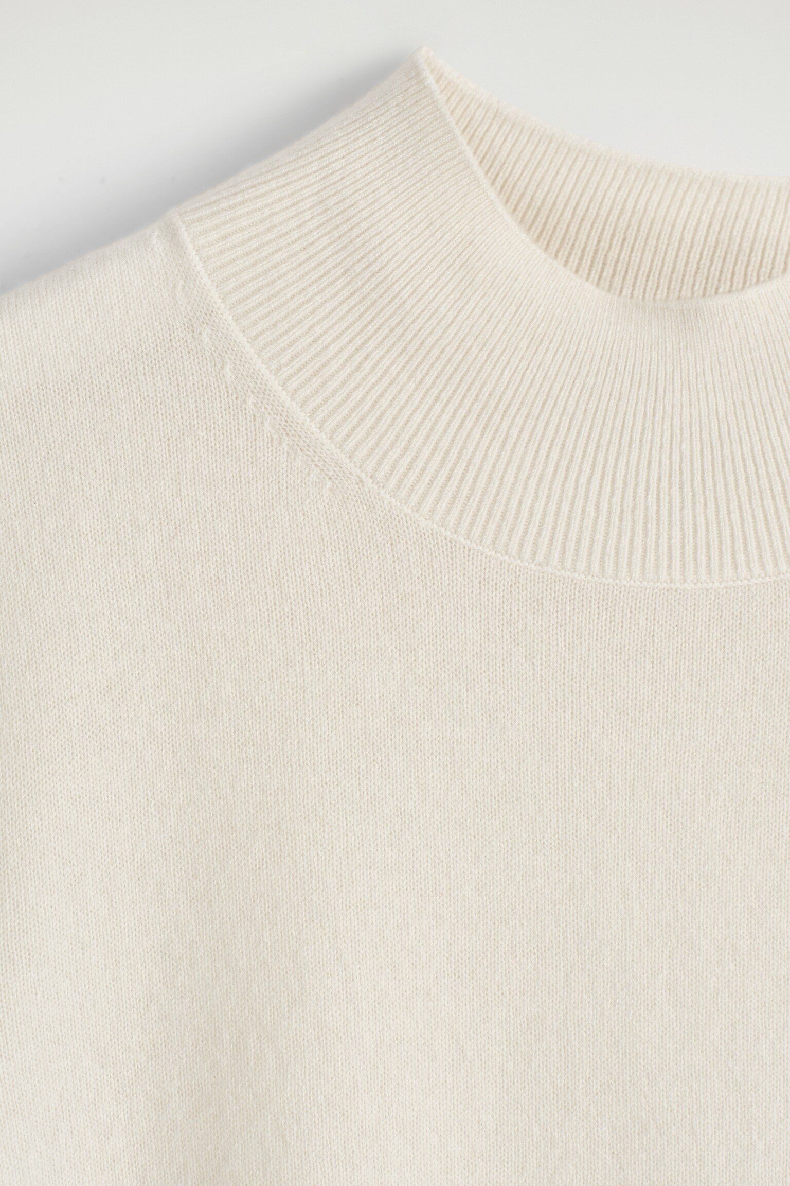 T-SHIRT À COL MONTANT EN CACHEMIRE - IVOIRE/TAUPE - 9