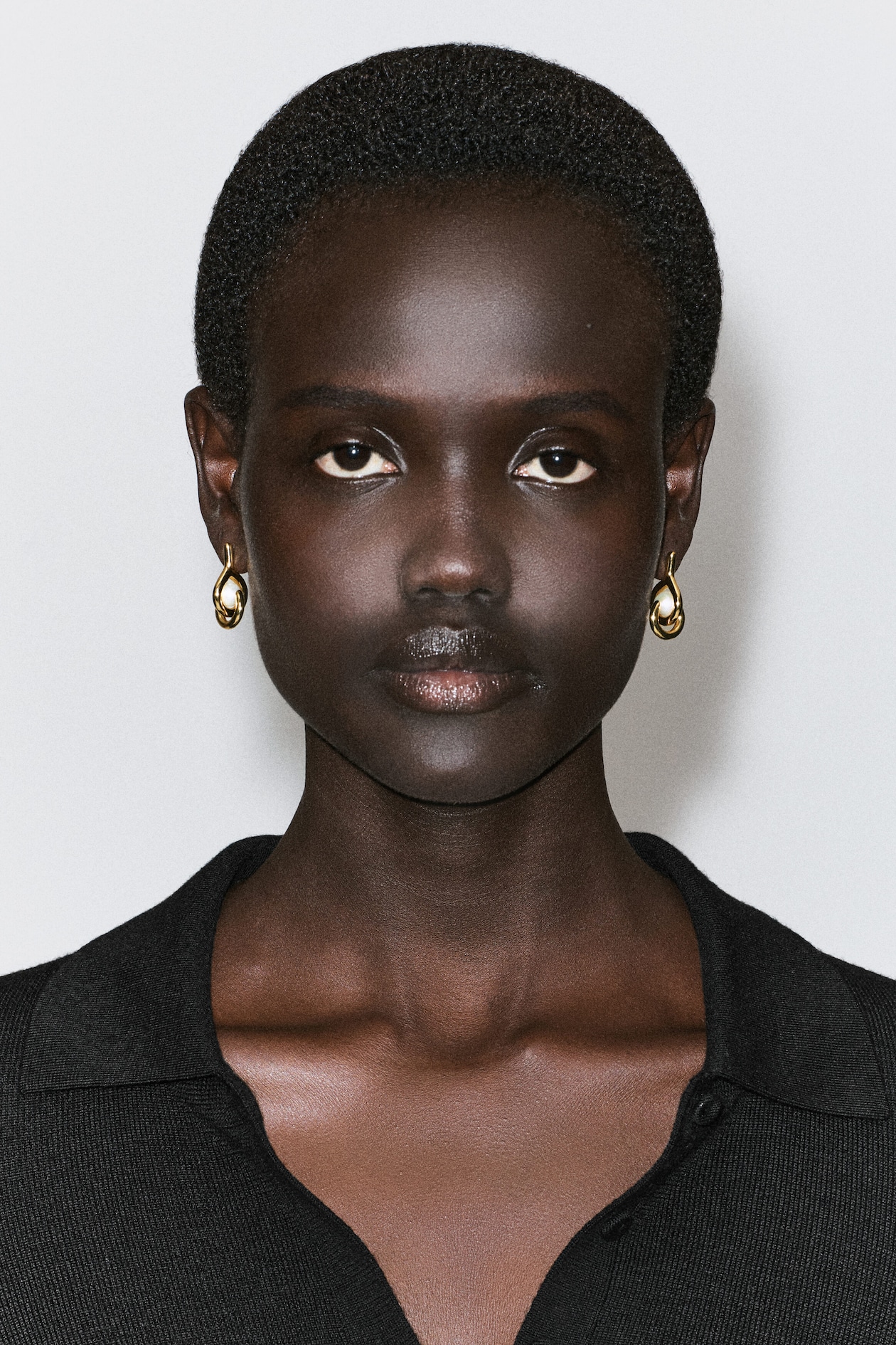 SCULPTURAL PEARL EARRINGS — ZŁOCISTY/ PERŁA
