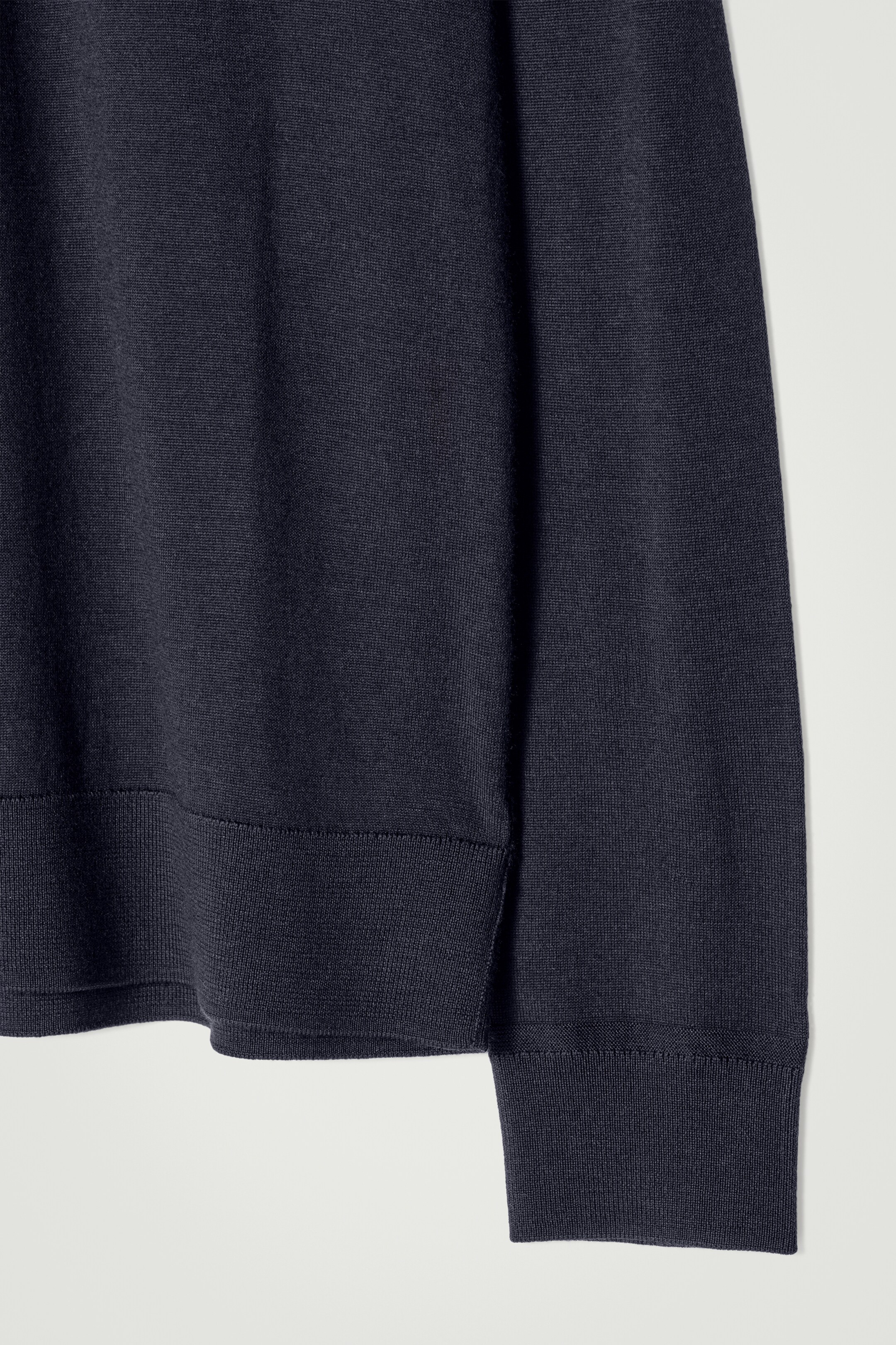 Visa större bild: TRÖJA I MERINOULL MED KORT DRAGKEDJA - MARINBLÅ - HERR | H&M SE 8