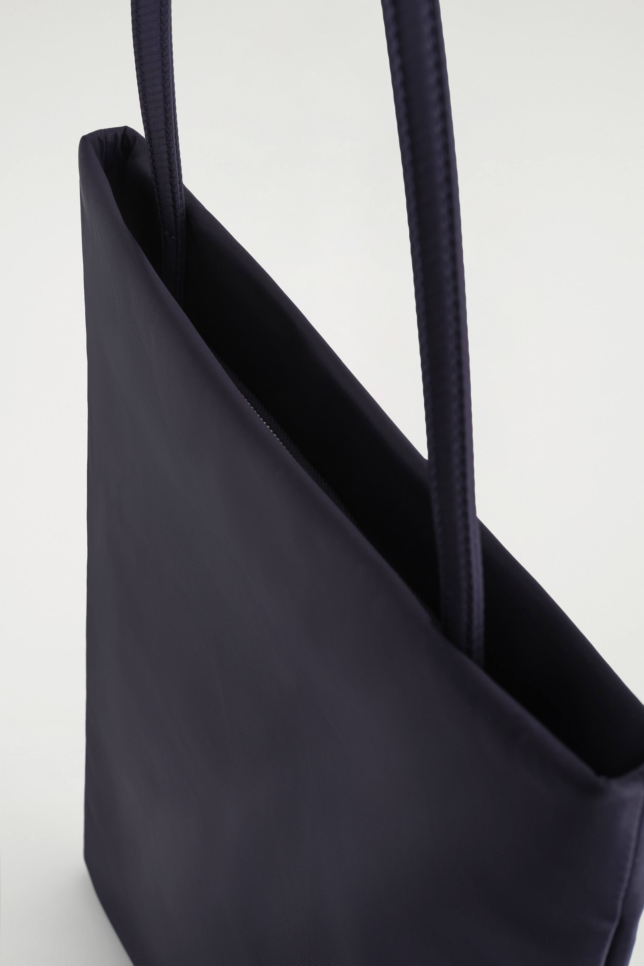 Visualizza immagine più grande: BORSA TOTE ARCHIVE IN NYLON - BLU NAVY - DONNA | H&M IT 4