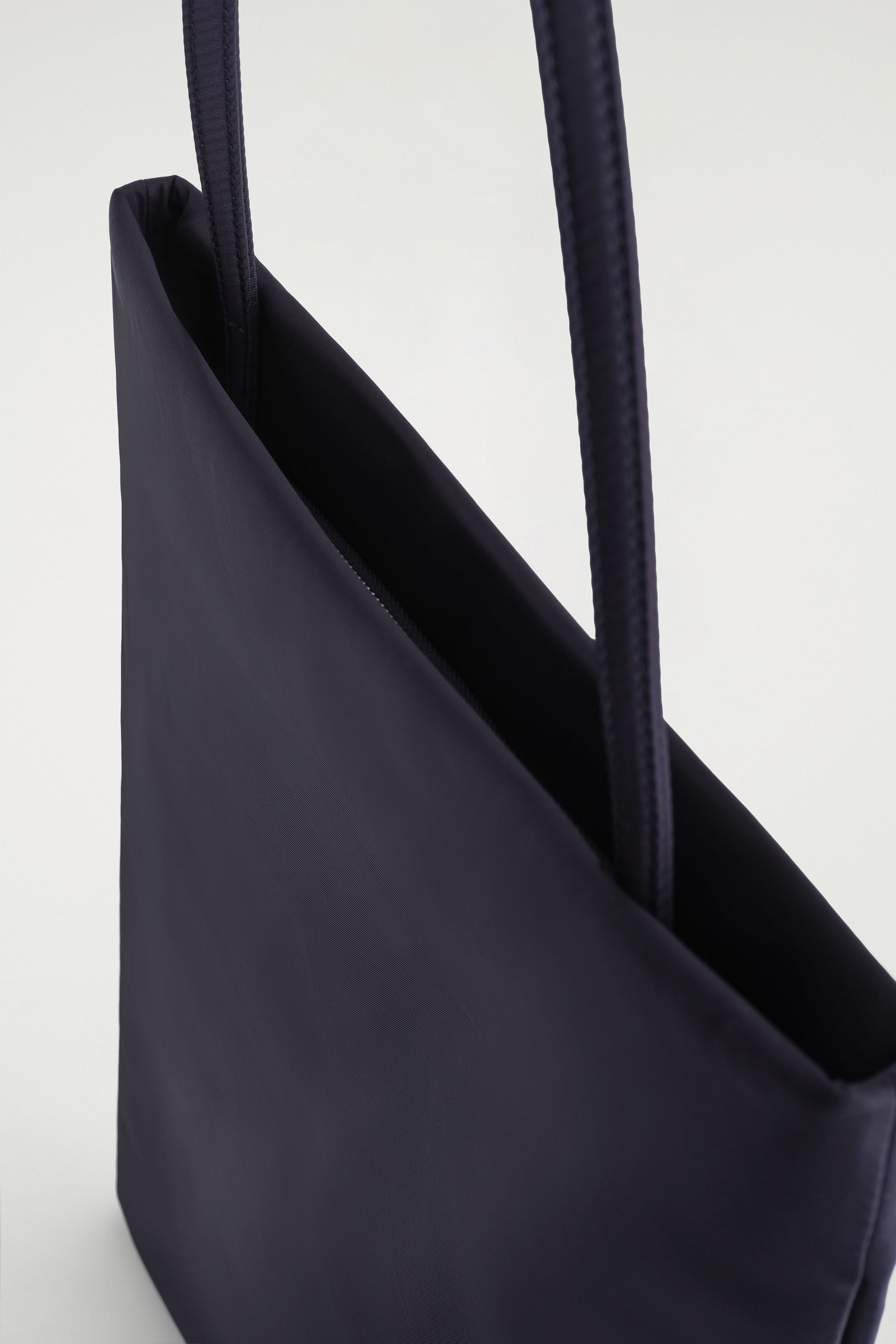ARCHIVE TOTE BAG - NYLON