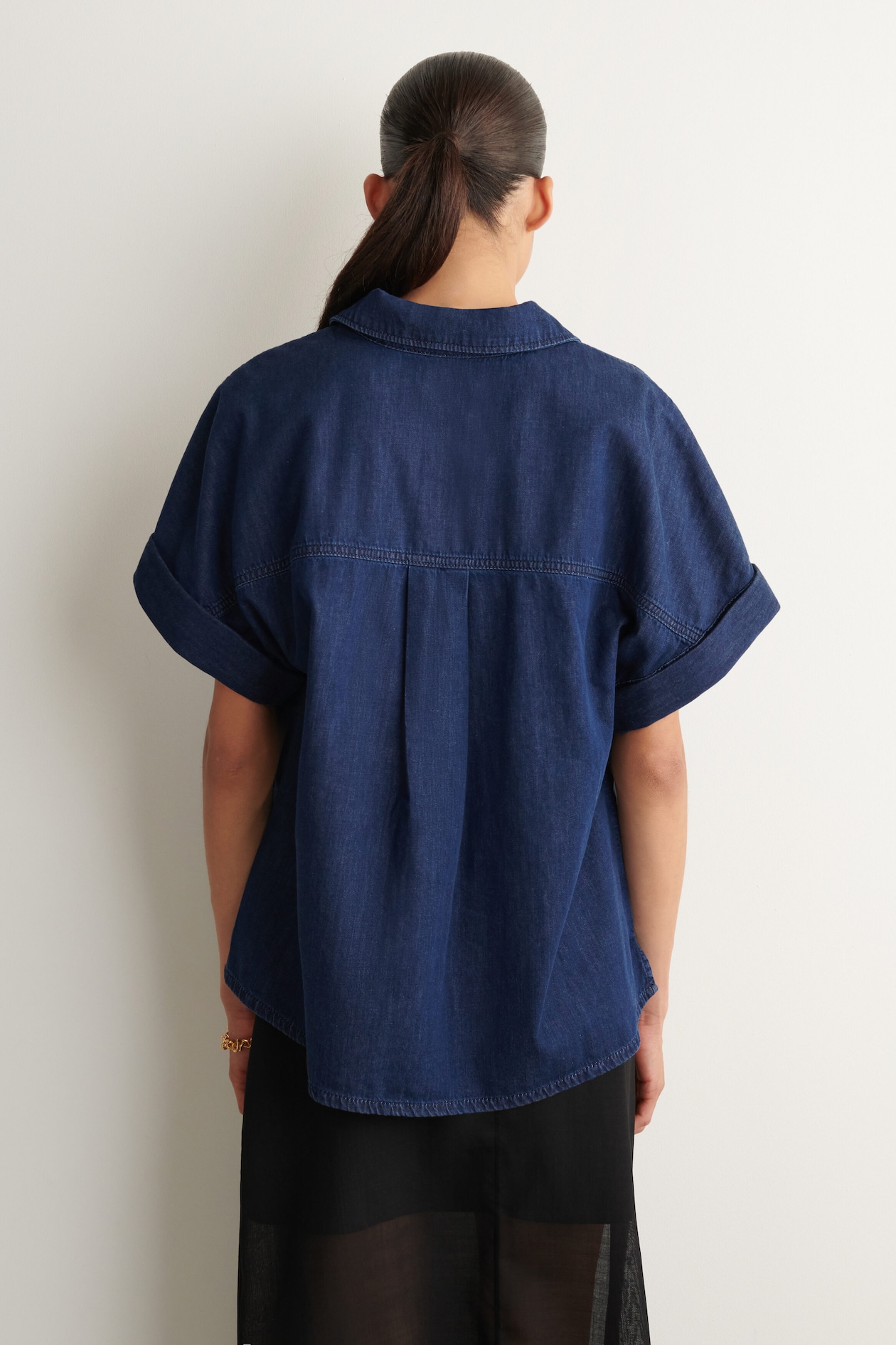 SHORT-SLEEVED DENIM SHIRT — DARK BLUE