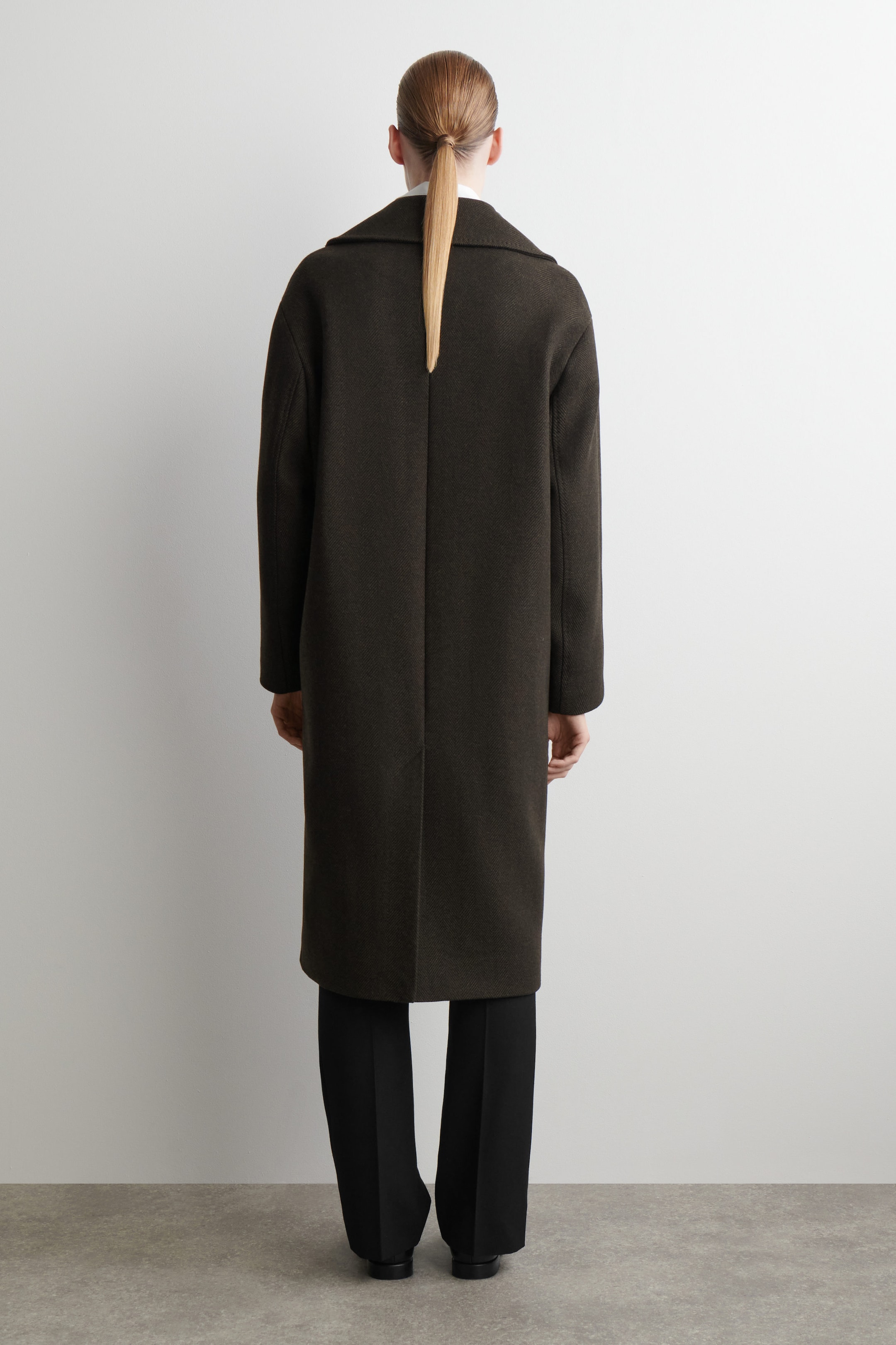 OVERSIZED DOUBLE-BREASTED WOOL COAT