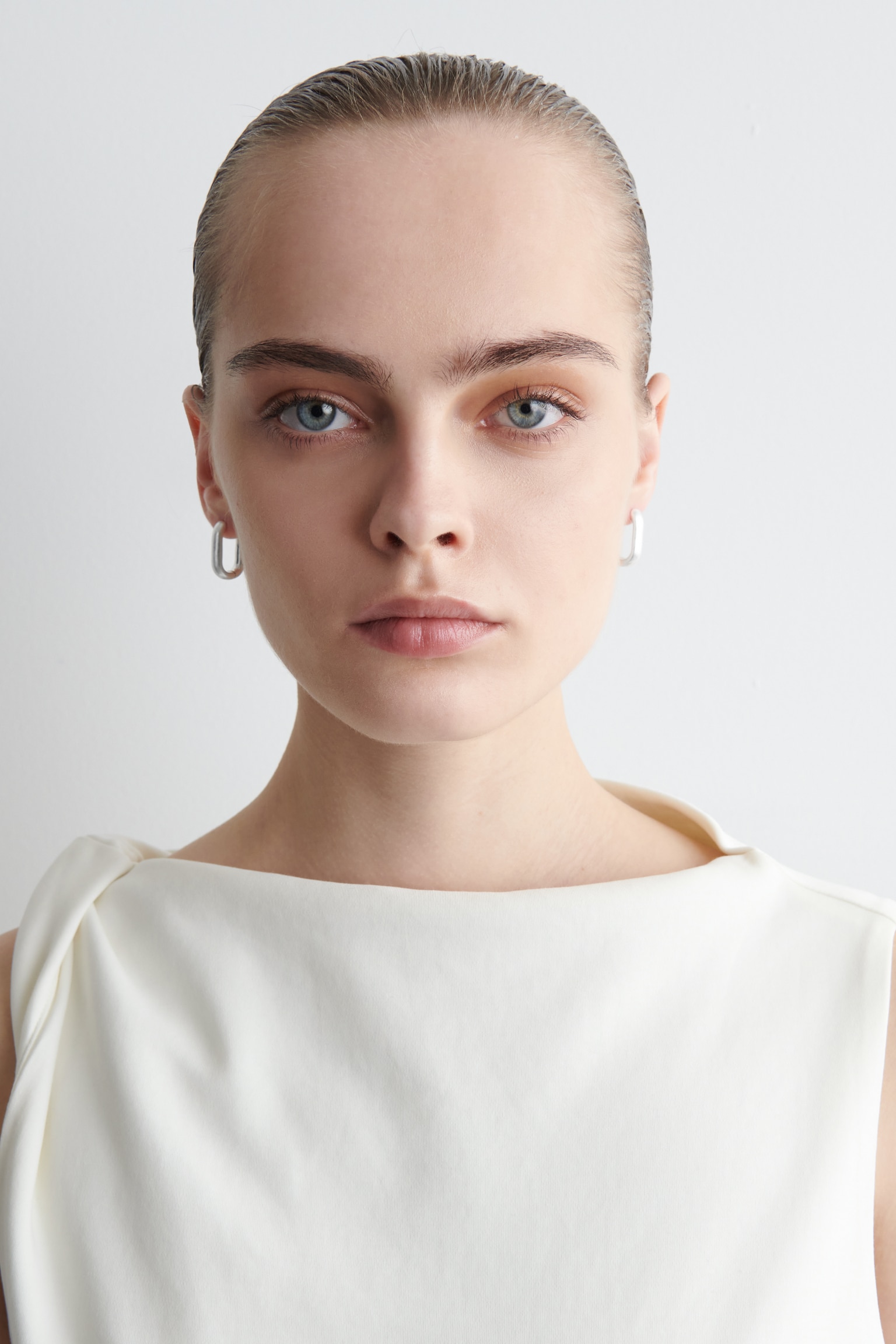 OVAL HOOP EARRINGS - SILVER/GOLD