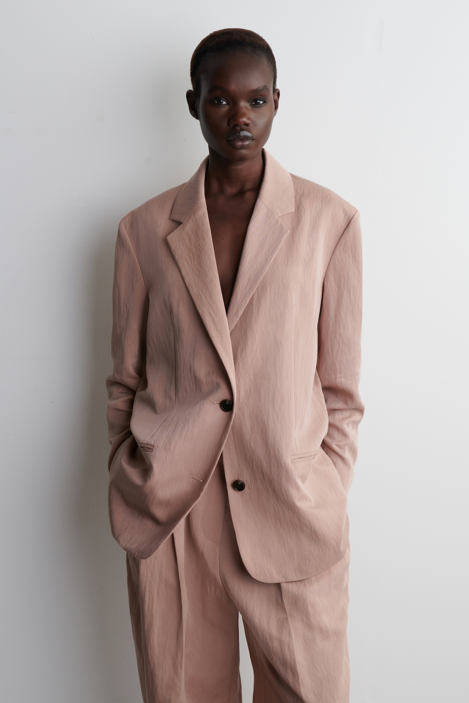BLAZER OVERSIZE DALLA LINEA FLUIDA - ROSA CHIARO