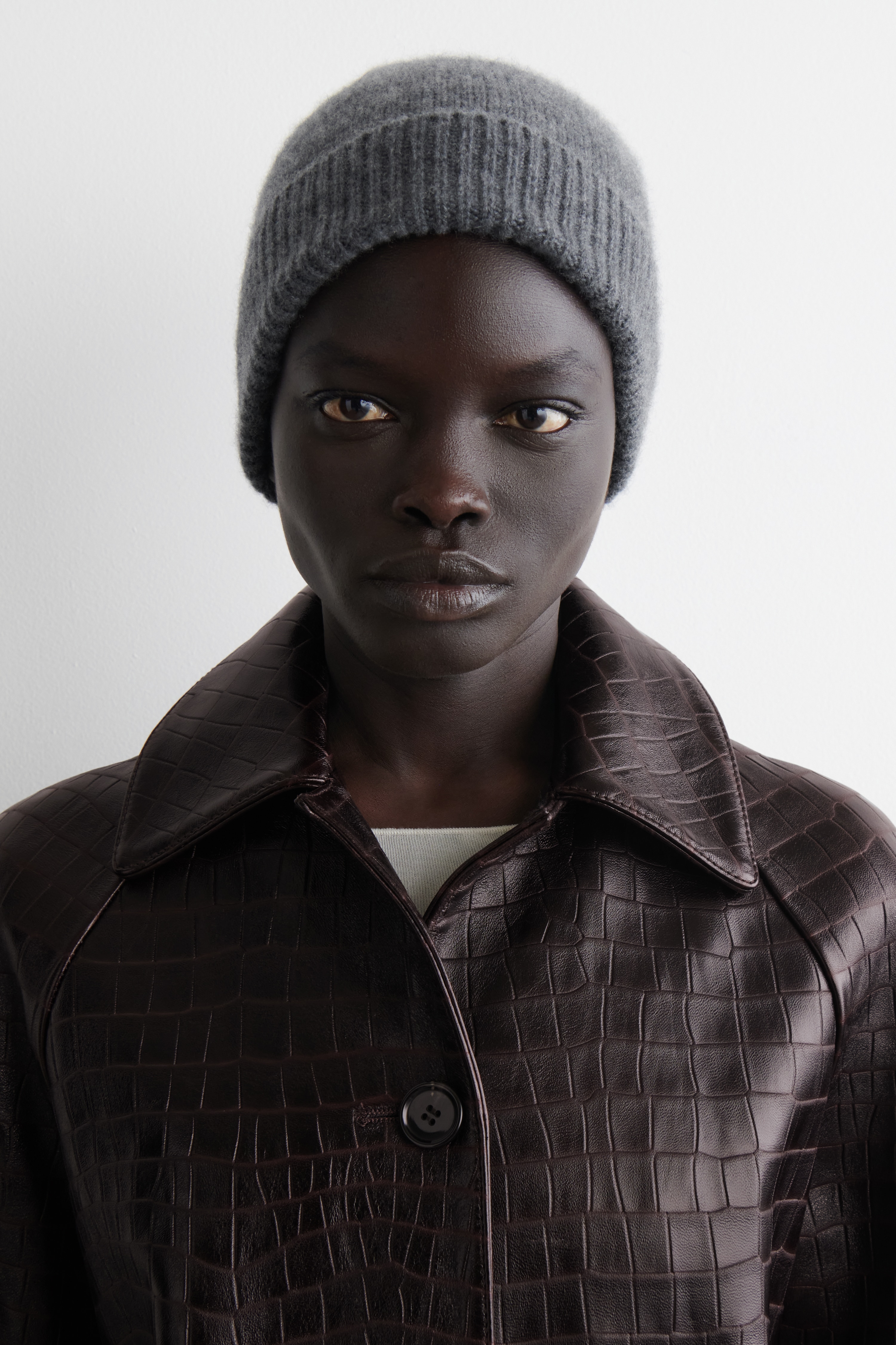 BEANIE AUS REINEM KASCHMIR - Dunkelgrau/OLIVGRÜN/SCHWARZ/ANTHRAZIT/DUNKELBRAUN/NAVYBLAU/LEUCHTENDES GRÜN/ROSA