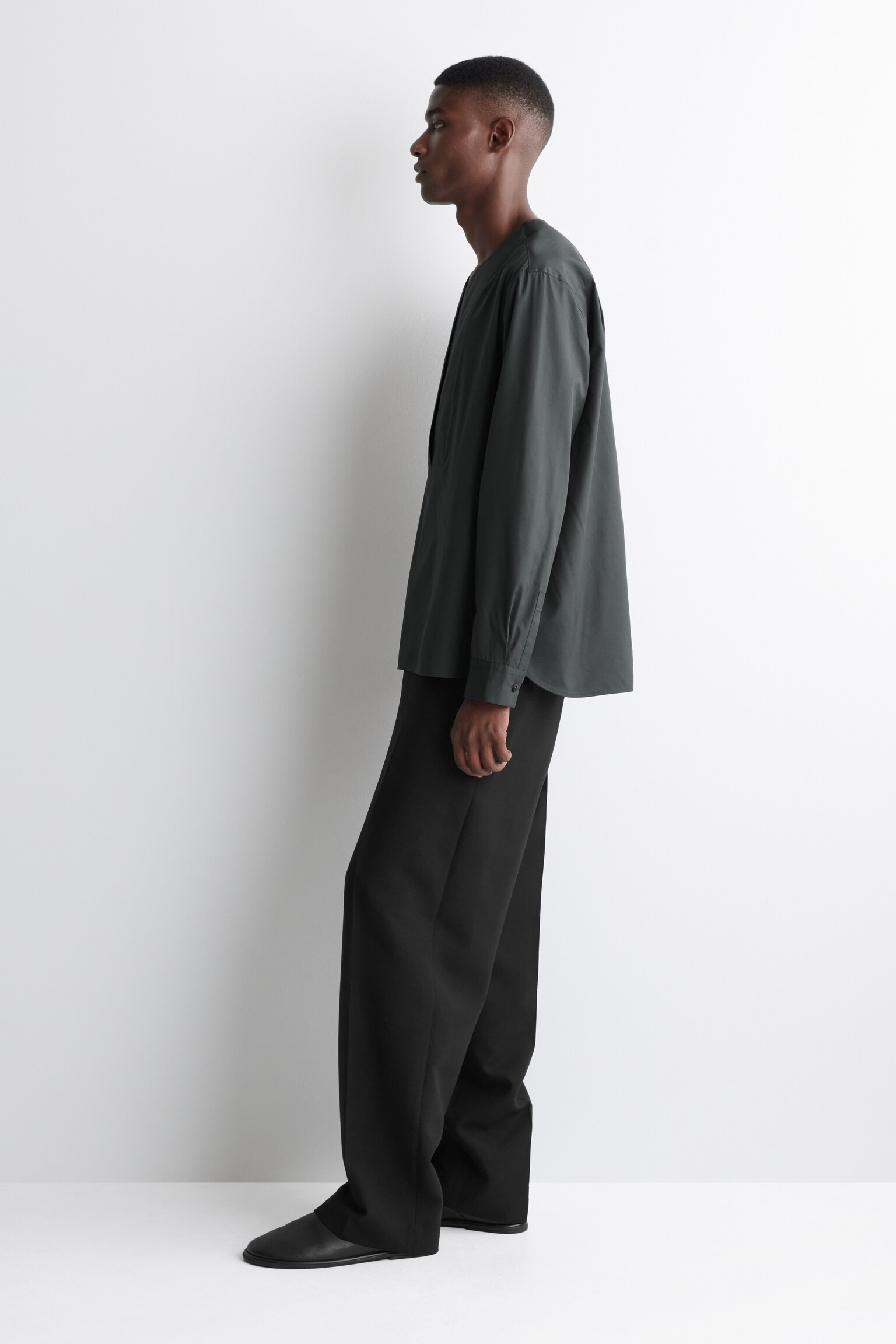 CHEMISE SANS COL ENCOLURE EN V EN SOIE MÉLANGÉE - CHARBON - 7