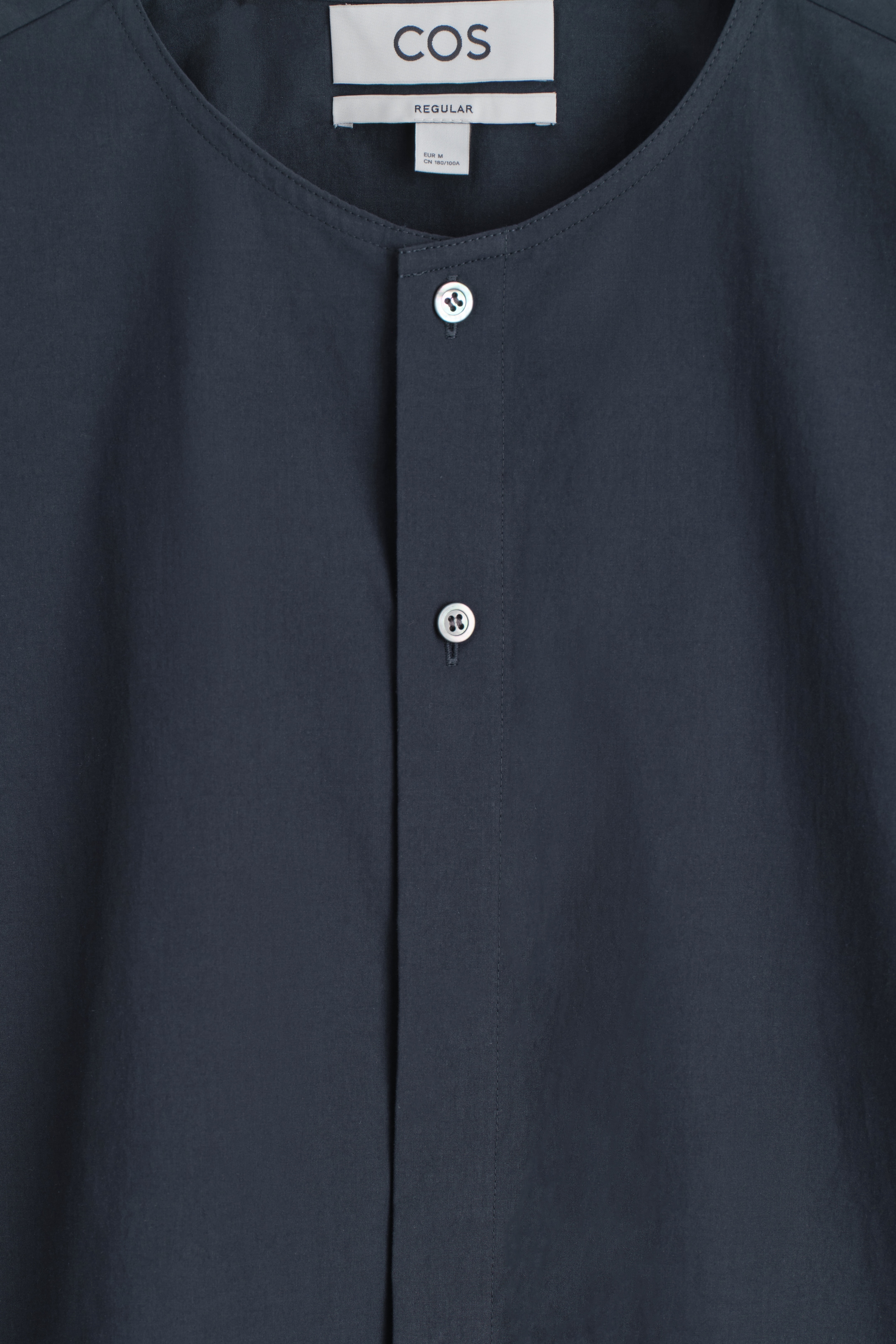 Größeres Bild ansehen: KRAGENLOSES HEMD AUS PIMA-BAUMWOLLE - NAVYBLAU - Men | H&M DE 7