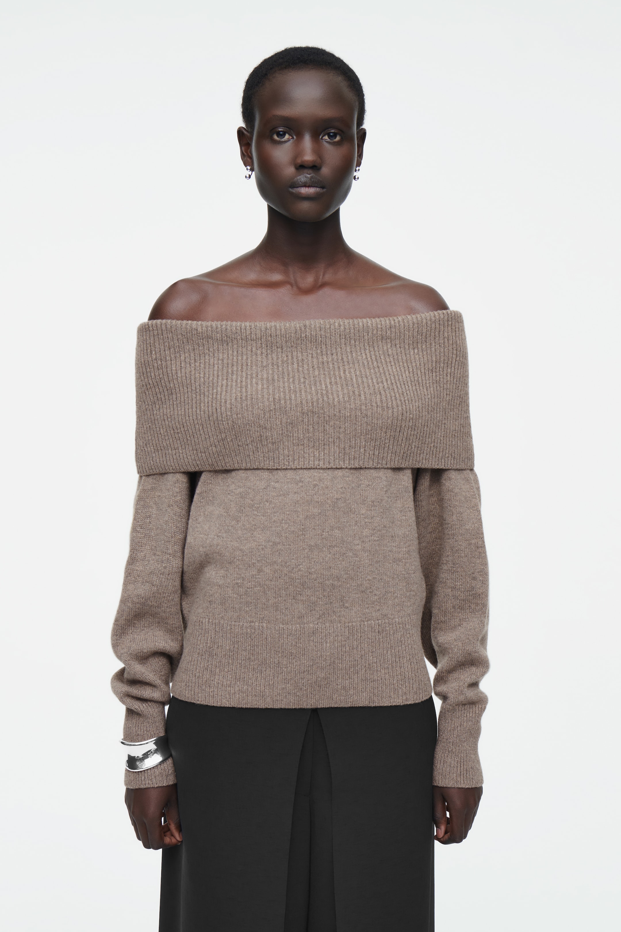 Größeres Bild ansehen: SCHULTERFREIER PULLOVER AUS MERINOWOLLE - BRAUN - Ladies | H&M DE 1