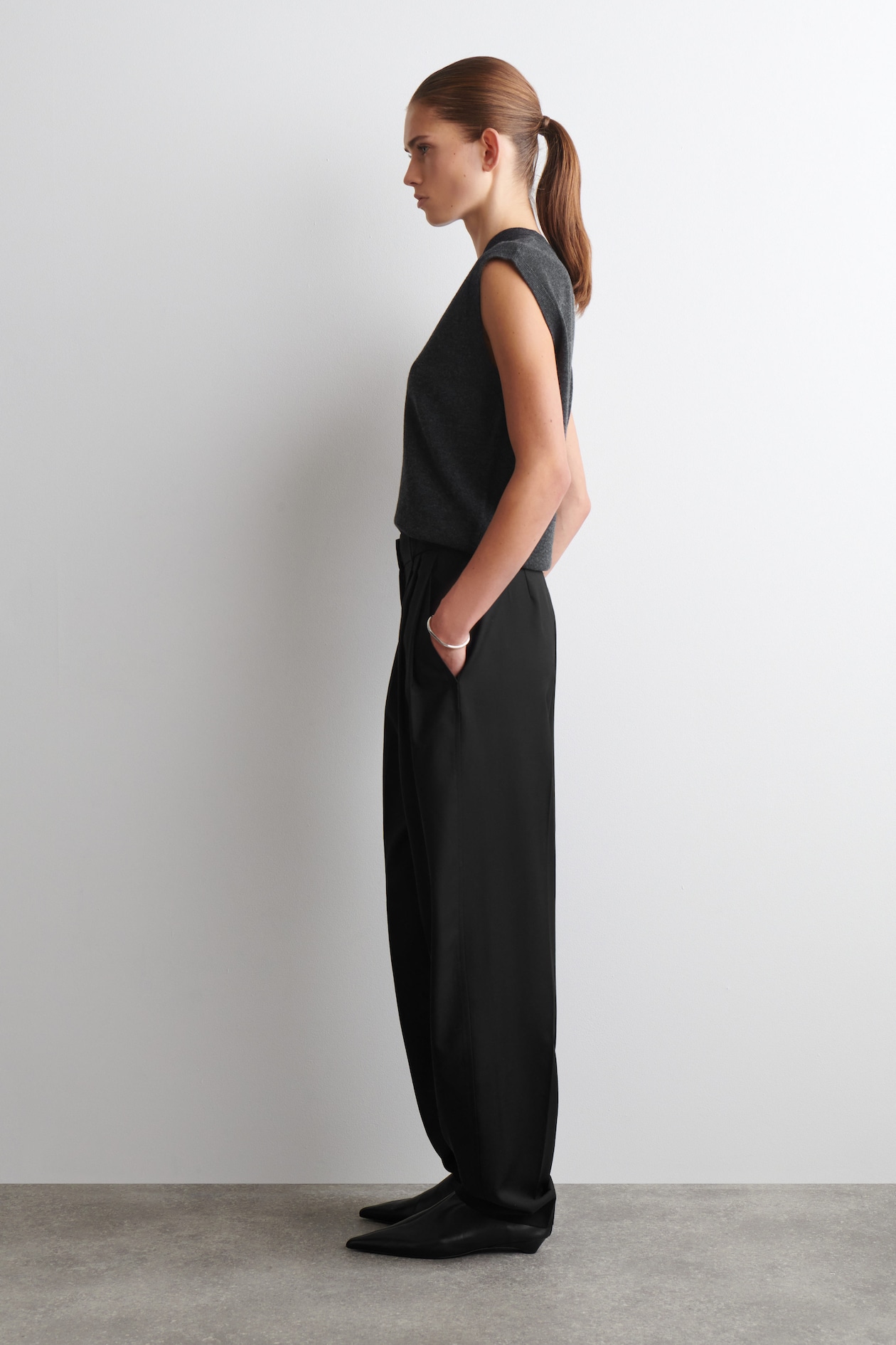 MERINO WOOL V-NECK VEST — DARK GREY