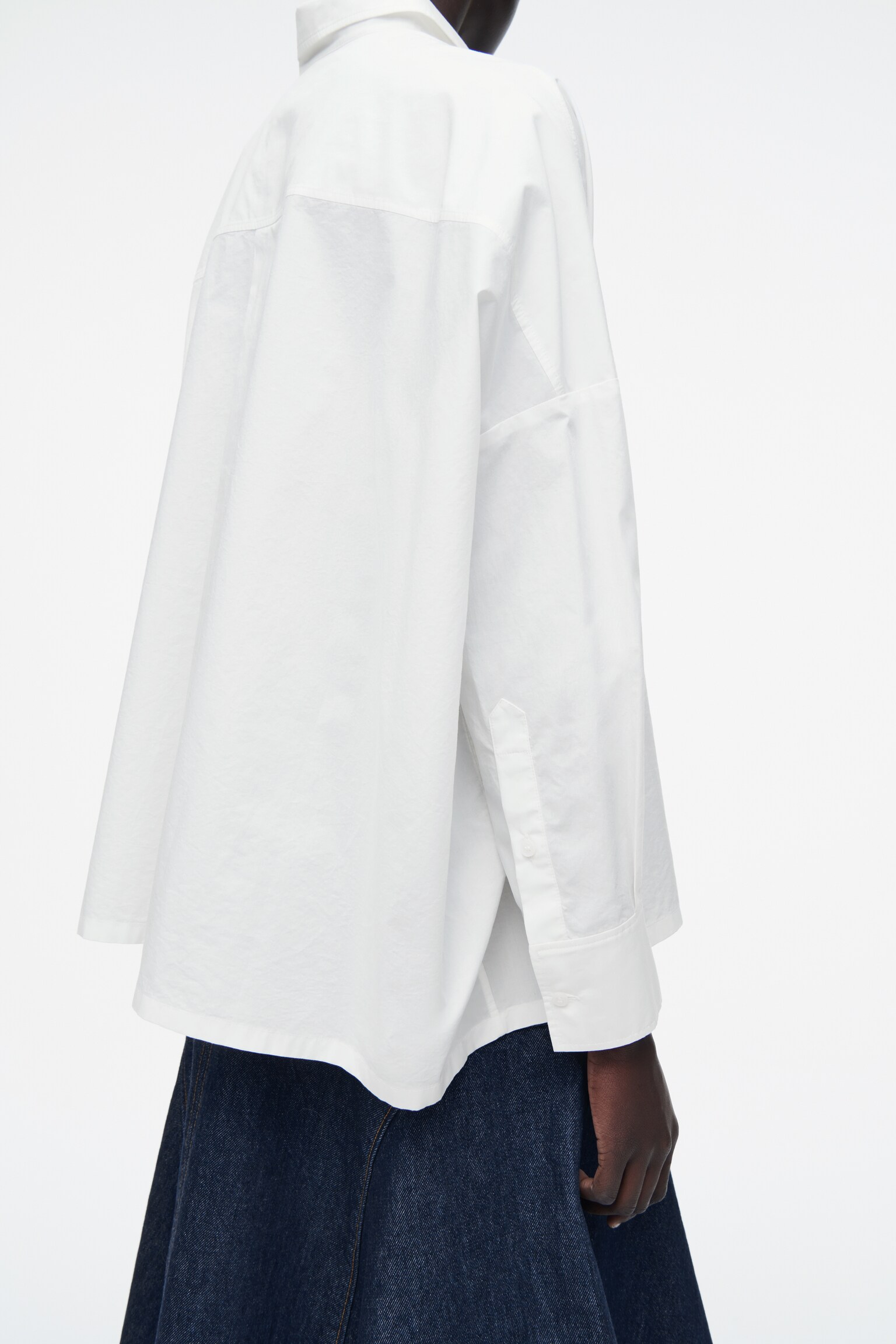 CHEMISE OVERSIZE À PLI DANS LE DOS EN COTON - ÉCRU - 4