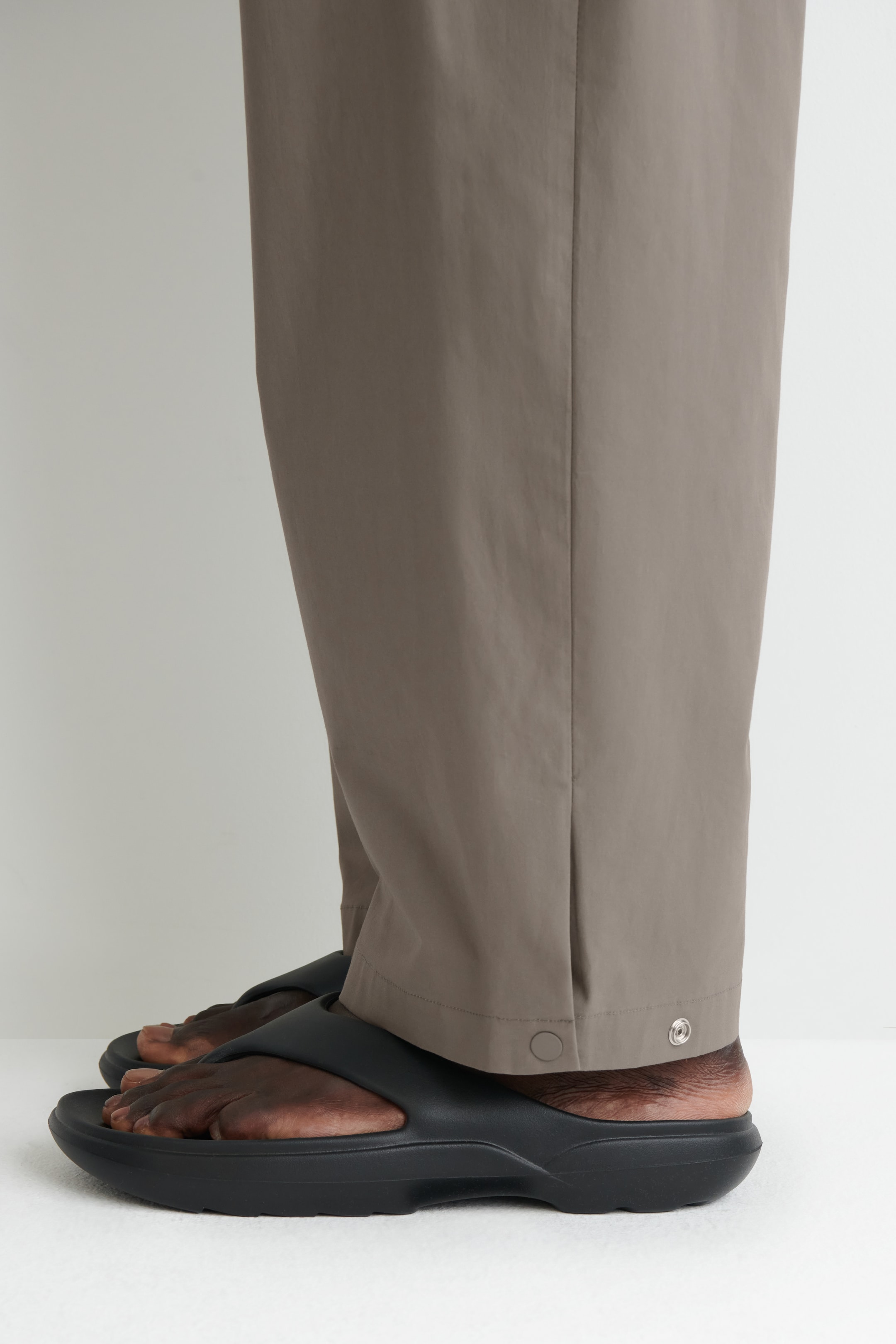 Agrandir l'image: PANTALON COURT BARREL EN COTON - GRIS - HOMME | H&M BE 5