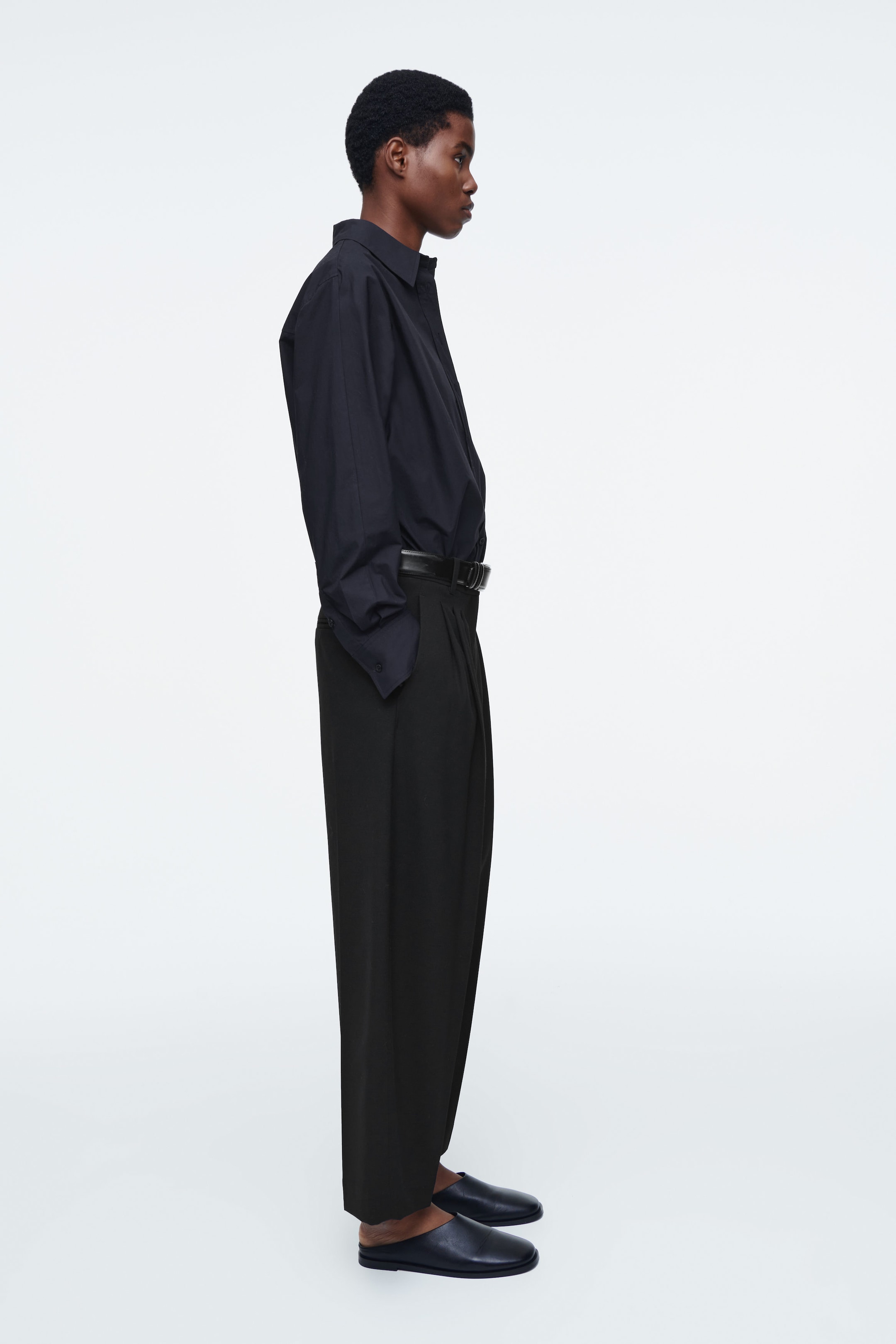 PLEATED BARREL-LEG WOOL-BLEND TROUSERS