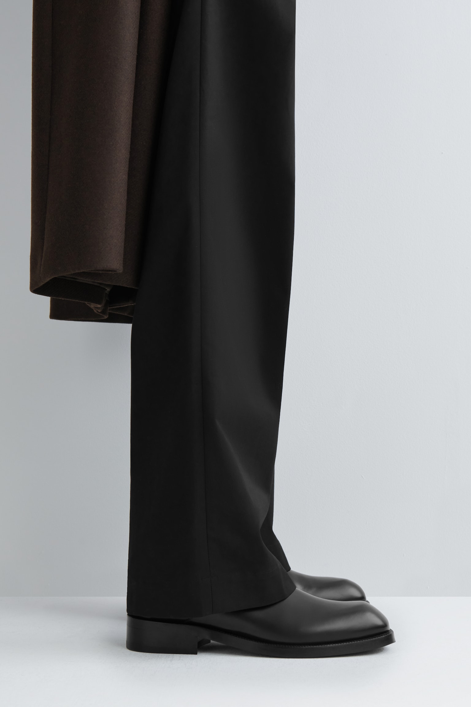 SQUARE-TOE LEATHER CHELSEA BOOTS - BLACK/NAVY - 5
