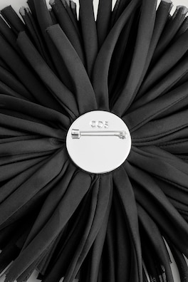FLORAL ROSETTE BROOCH — BLACK 2
