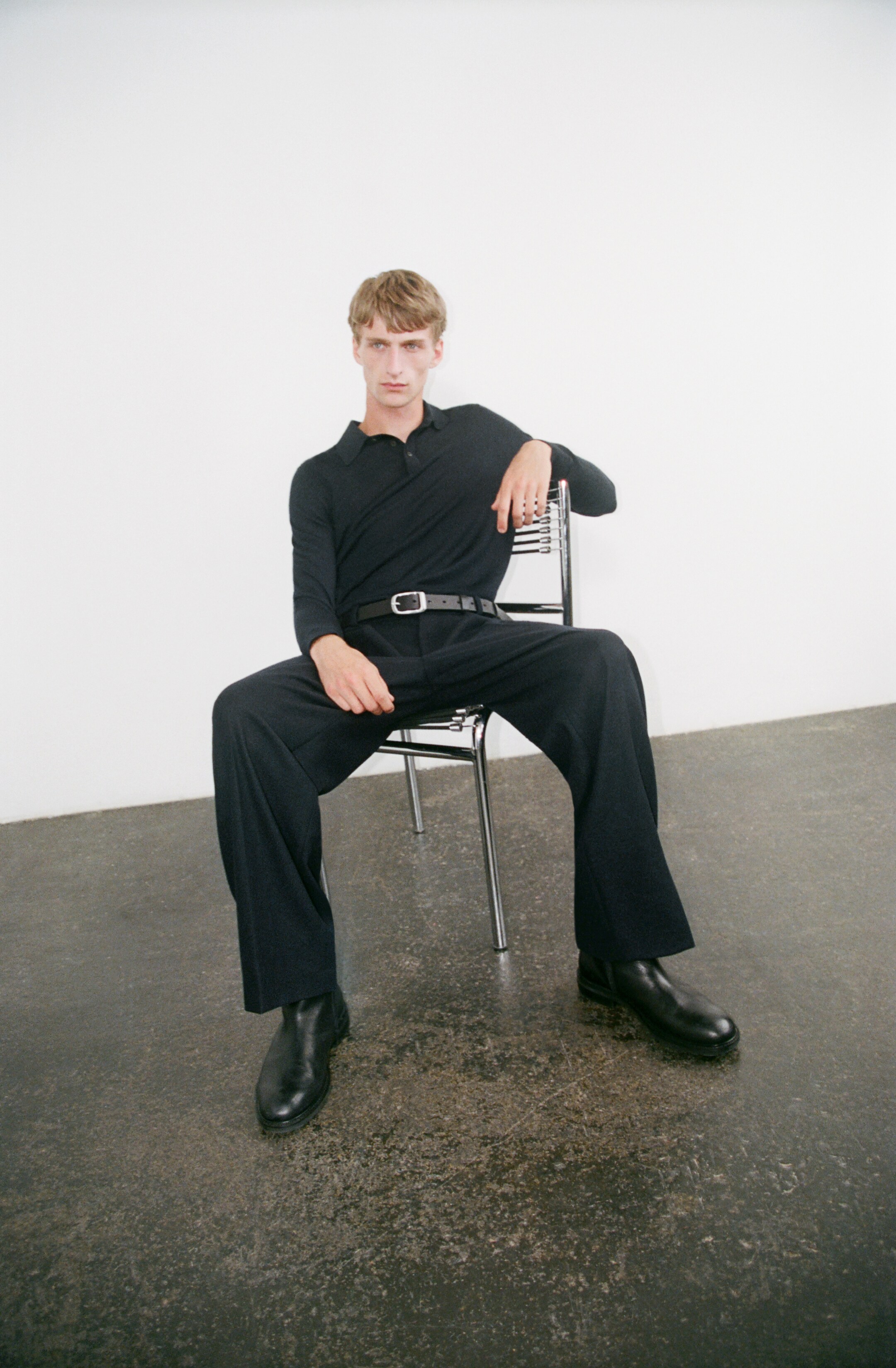 Größeres Bild anzeigen: SCHMAL GESCHNITTENES POLOSHIRT AUS MERINOWOLLE - NAVYBLAU - Men | H&M AT 8