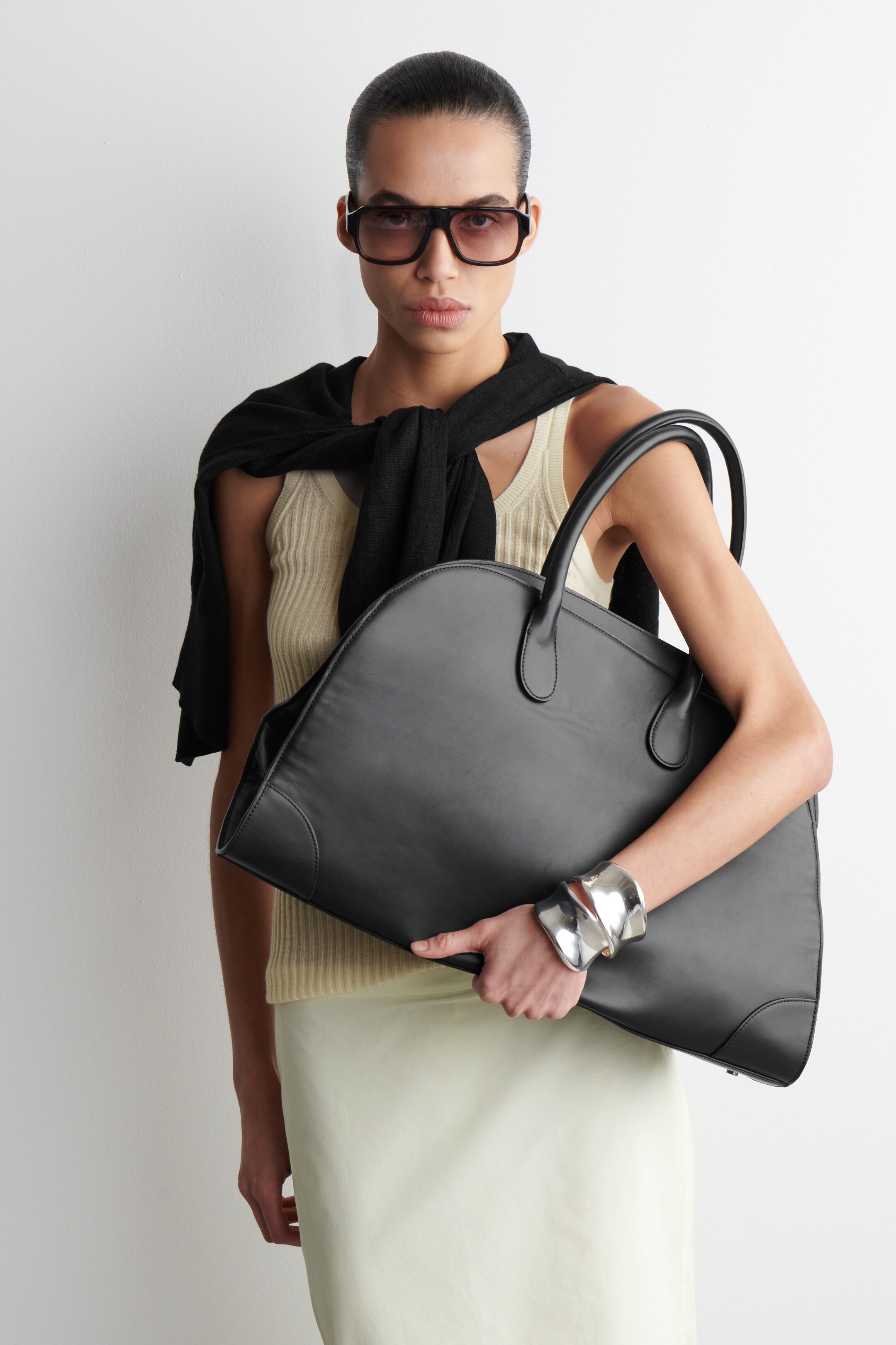 Zobacz większy obraz: SKÓRZANA TORBA STUDIO TYPU BOWLING BAG - CZARNA SKÓRA - ONA | H&M PL 2