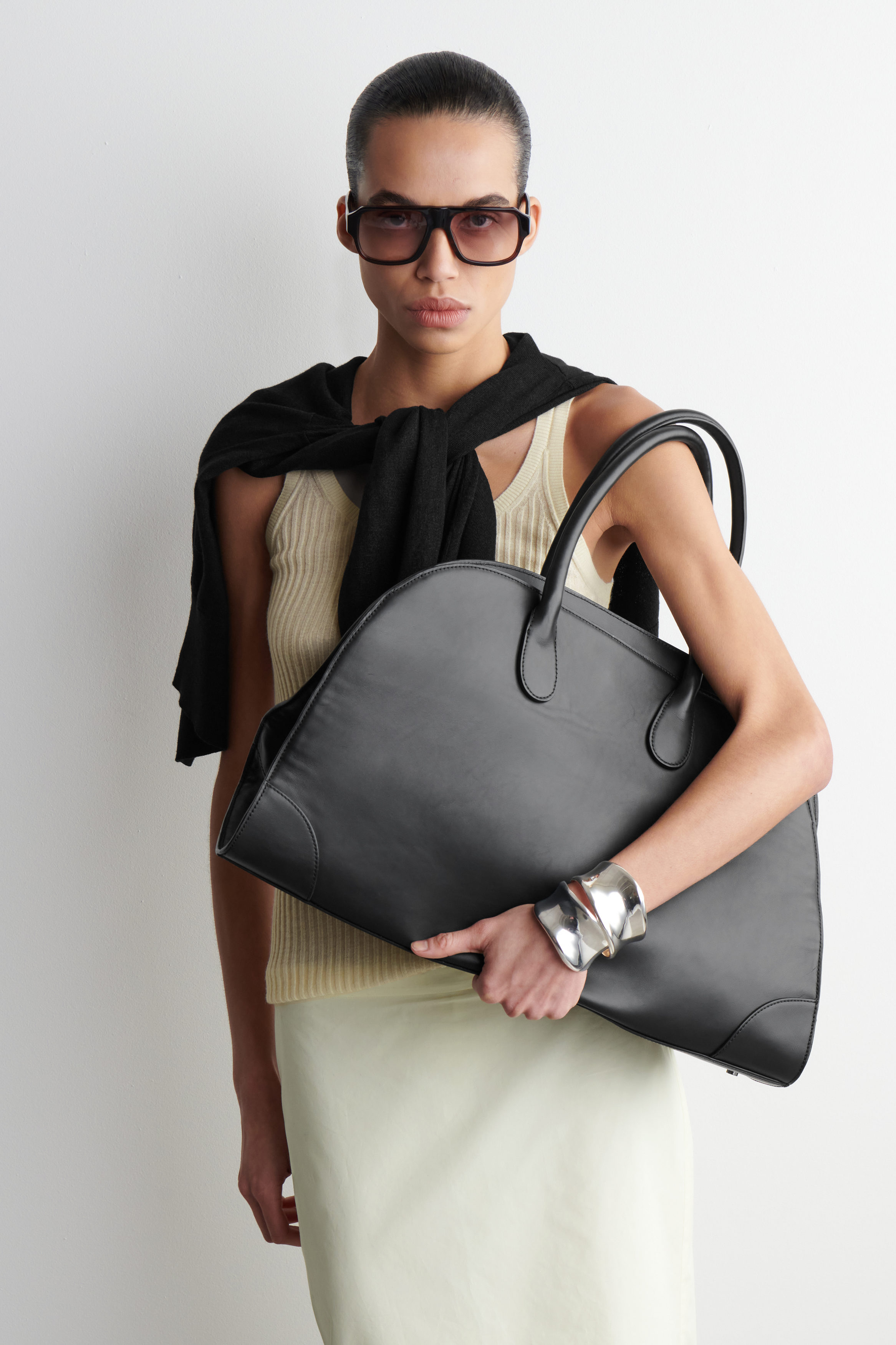 【ESC STUDIO】25SS★ lettering bowling bag STUDIO BOWLING BAG - LEATHER - BLACK LEATHER | COS