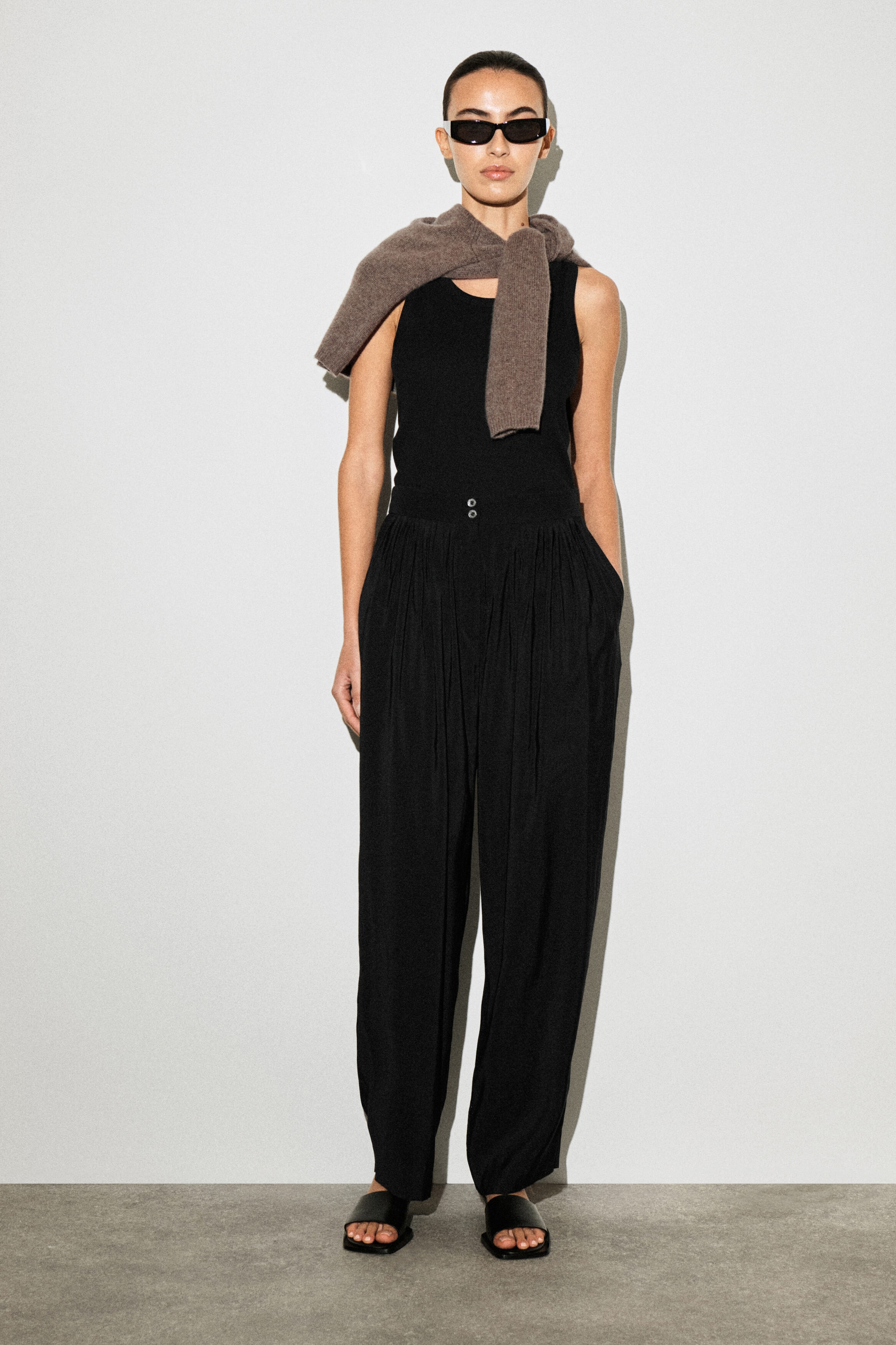 Pantalon droit drapé à plis