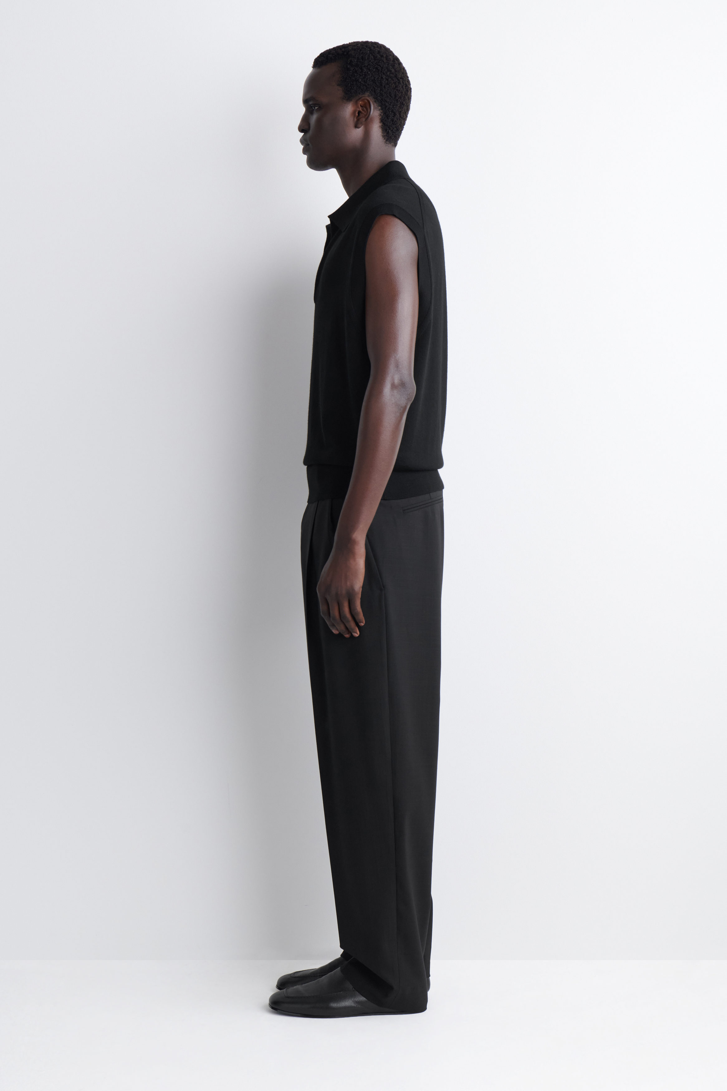 MERINO WOOL POLO VEST - CARBON | COS CA