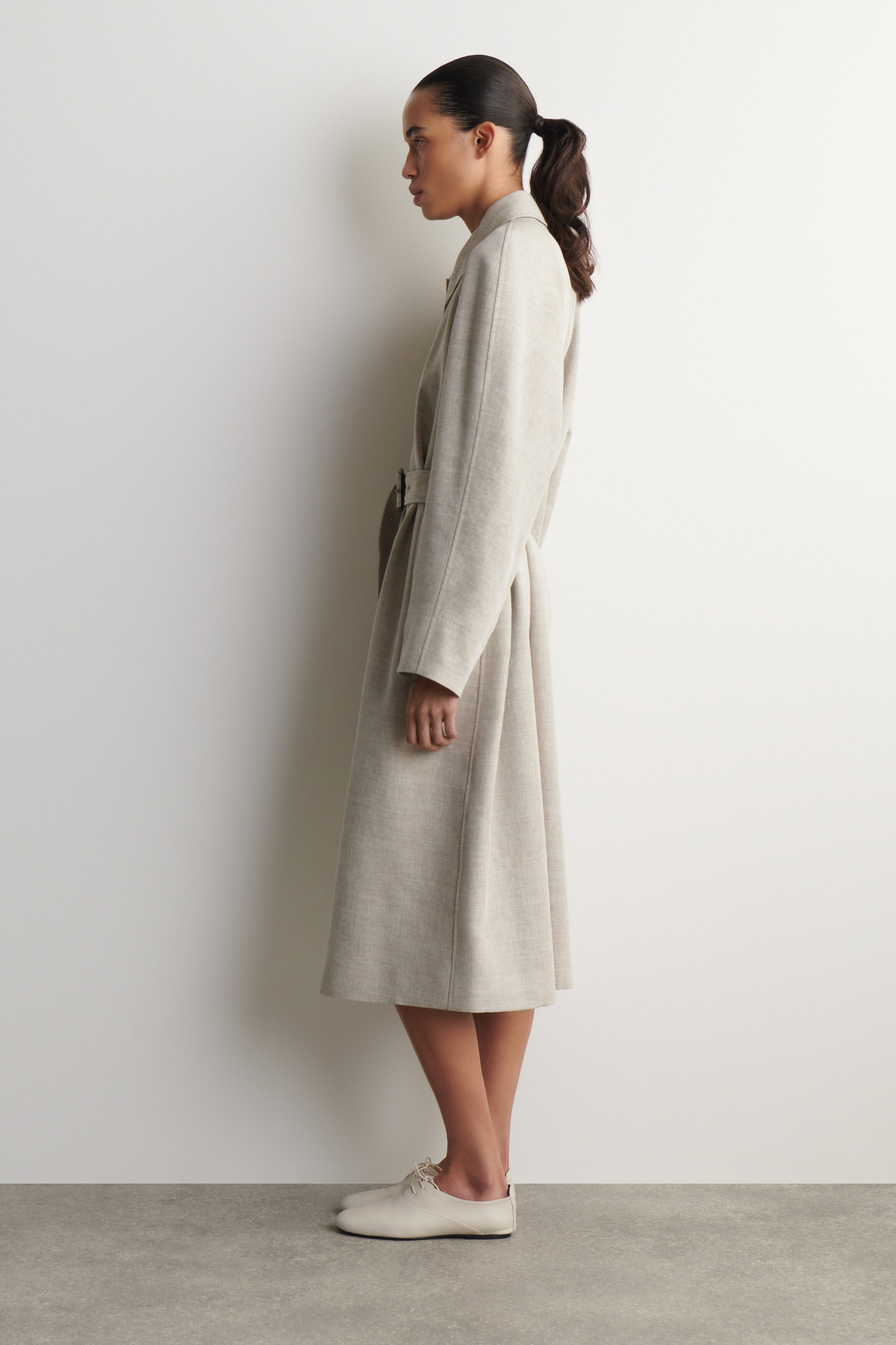 t*o様 LINEN WOOL SINGLE BREASTED LONG JAC LINEN-WOOL LONG TRENCH COAT - STONE MÉLANGE | COS CA