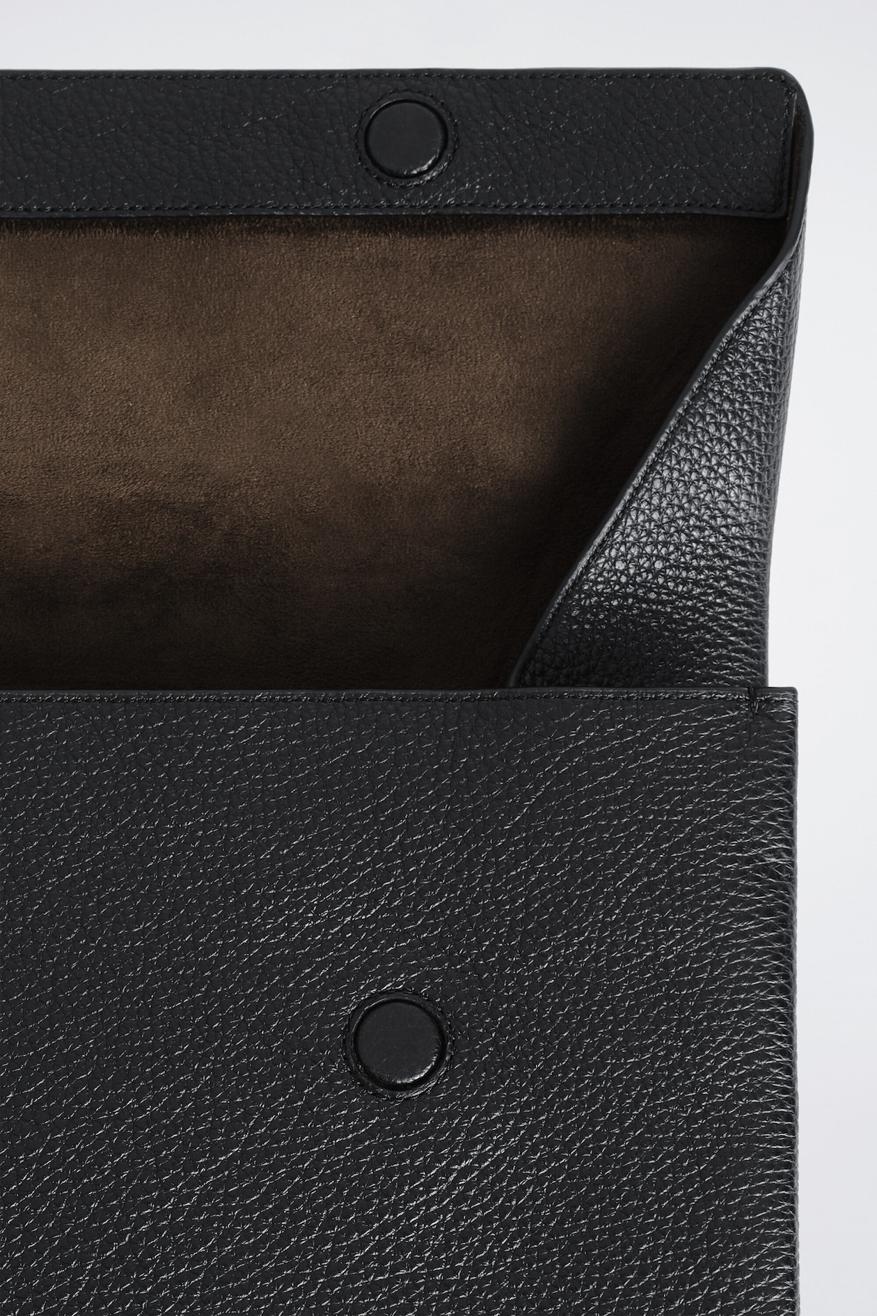 ENVELOPE LAPTOP SLEEVE - GRAINED LEATHER — BLACK
