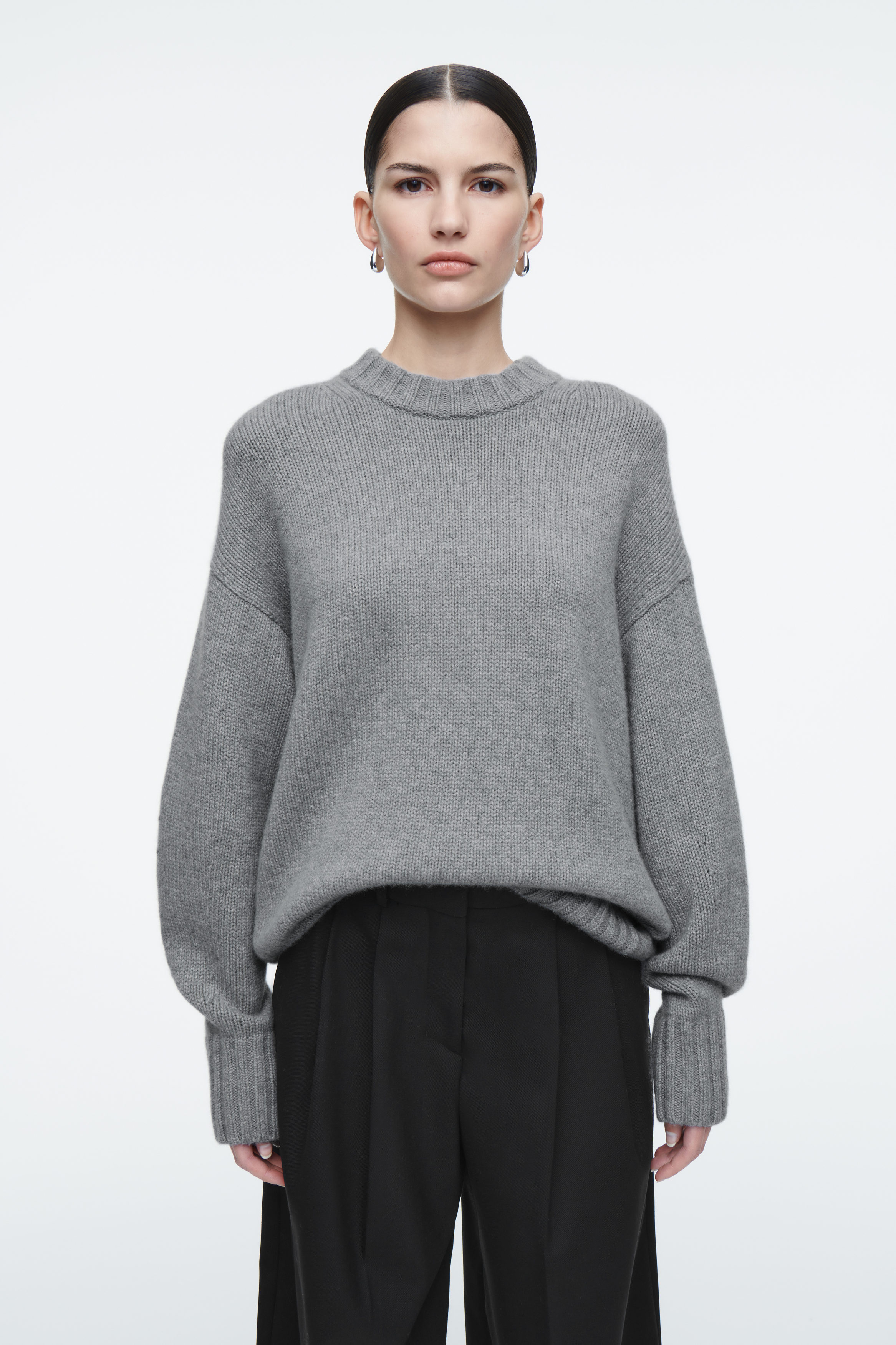 【日本入手困難】Cashmere crew-neck sweater CHUNKY CASHMERE CREW-NECK JUMPER - GREY | COS